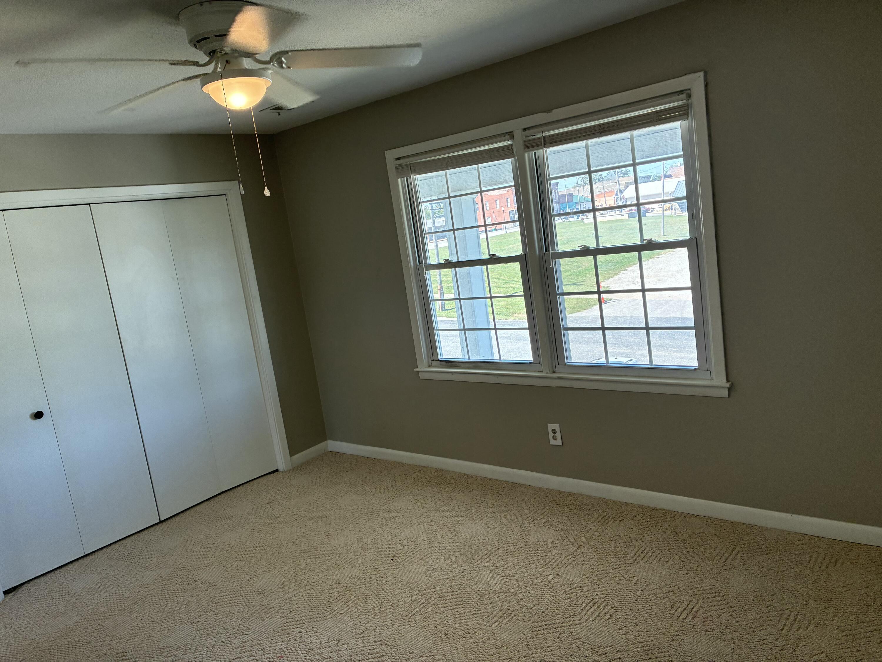 106 E Library St Property Photo 36