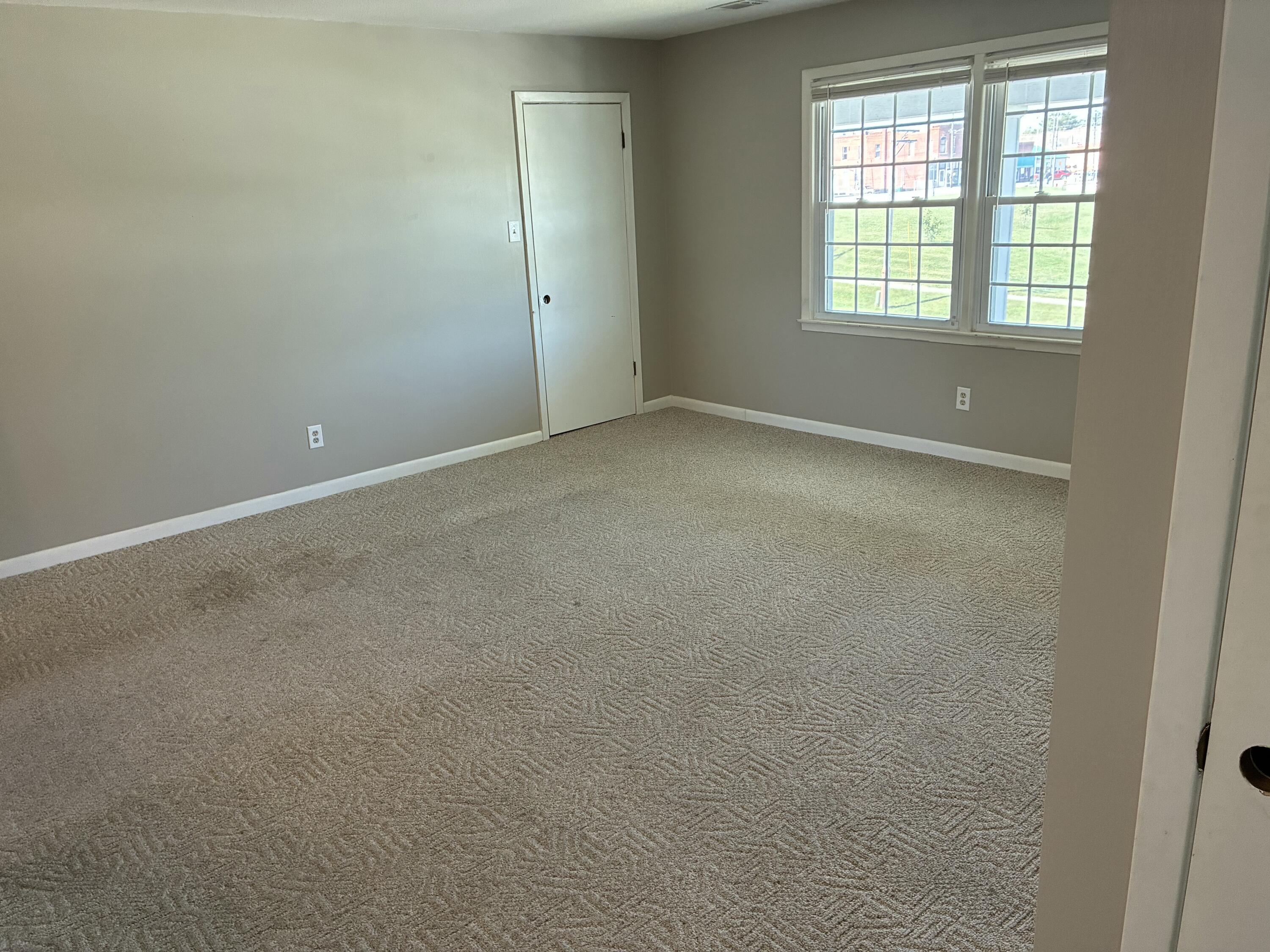 106 E Library St Property Photo 37