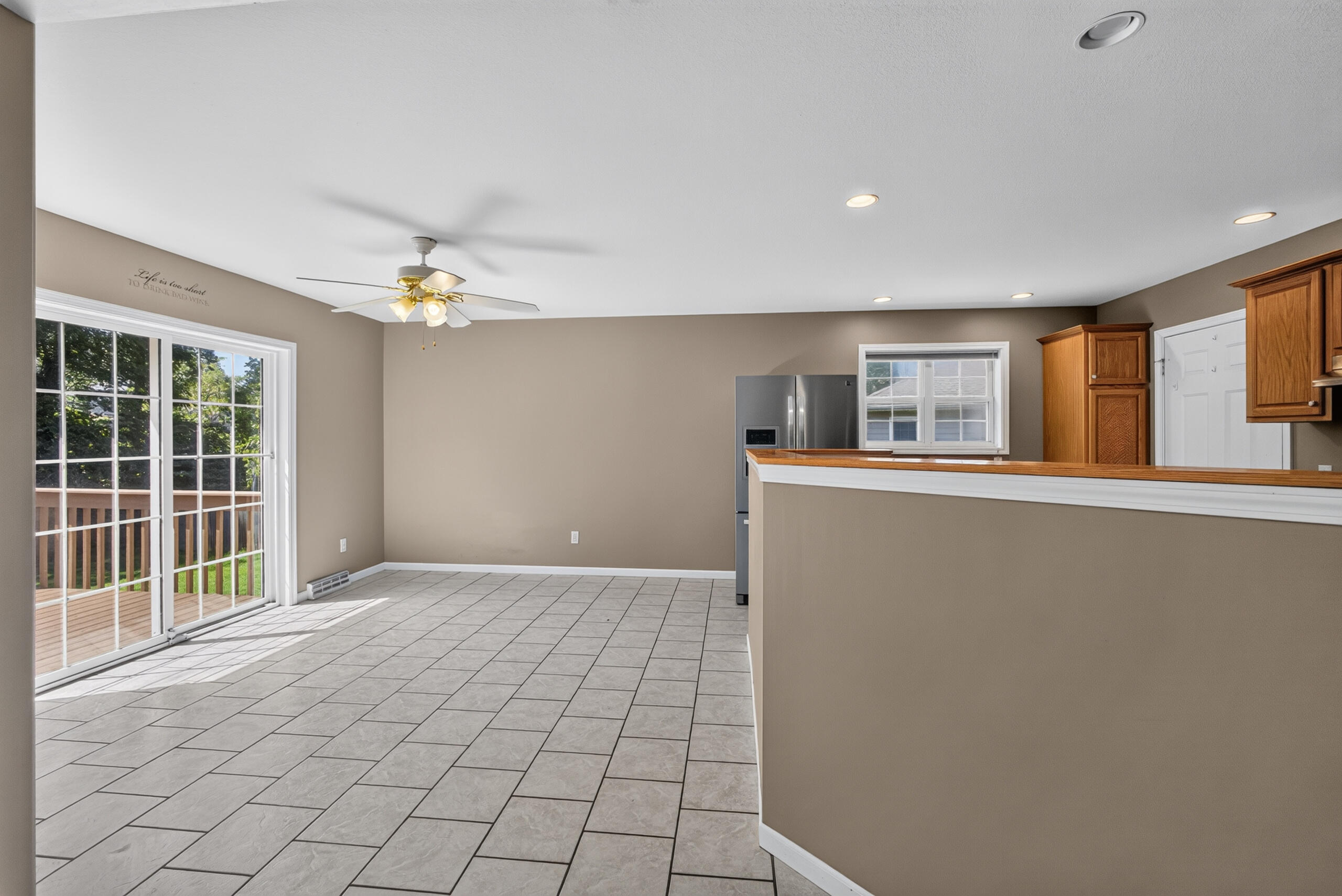 400 Renee Dr Property Photo 10