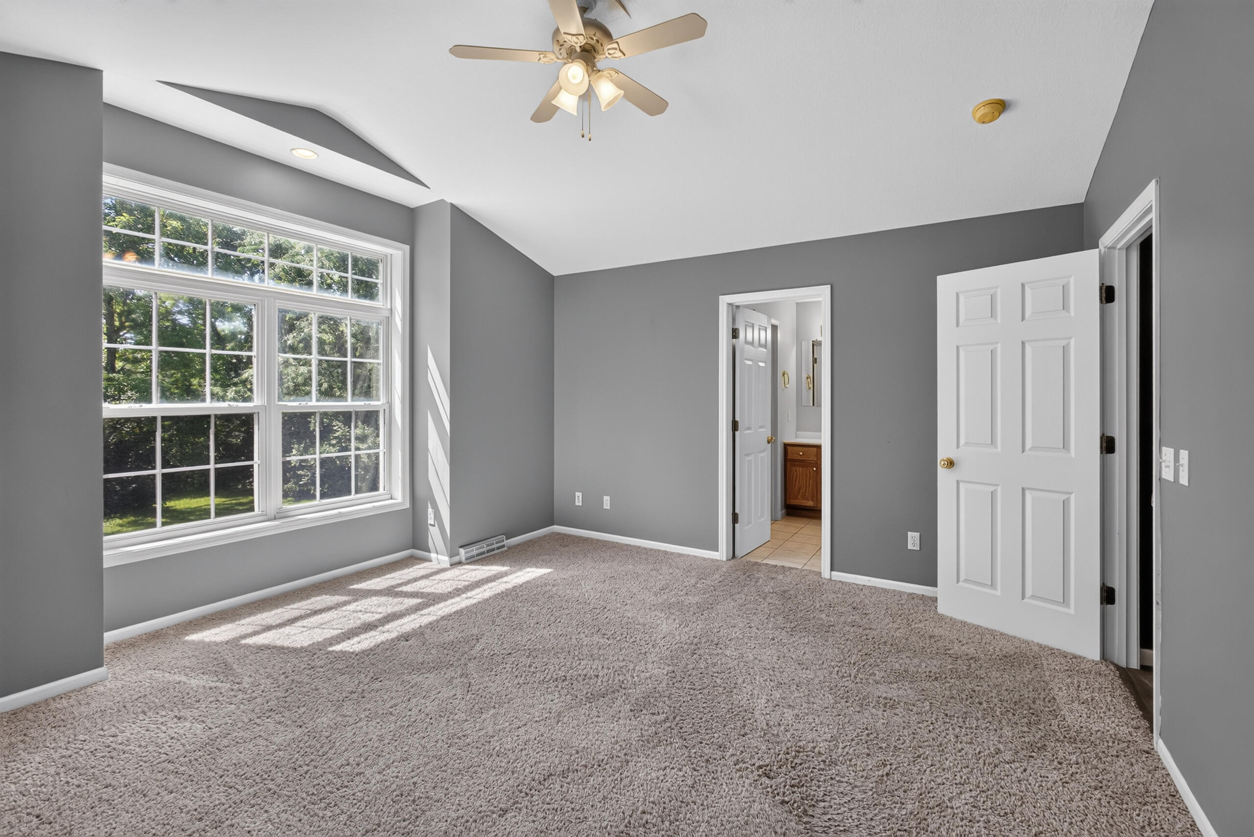 400 Renee Dr Property Photo 22
