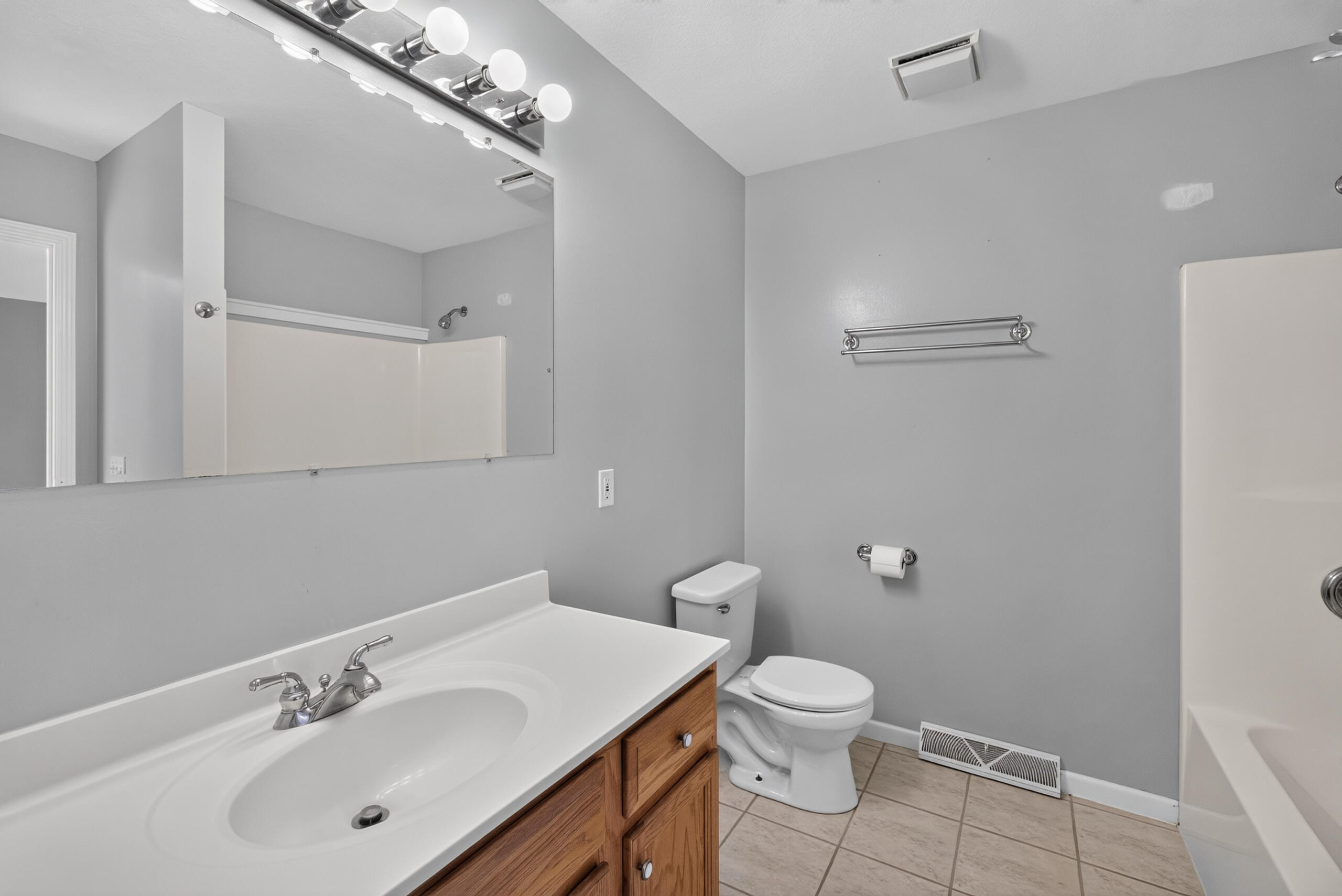 400 Renee Dr Property Photo 23