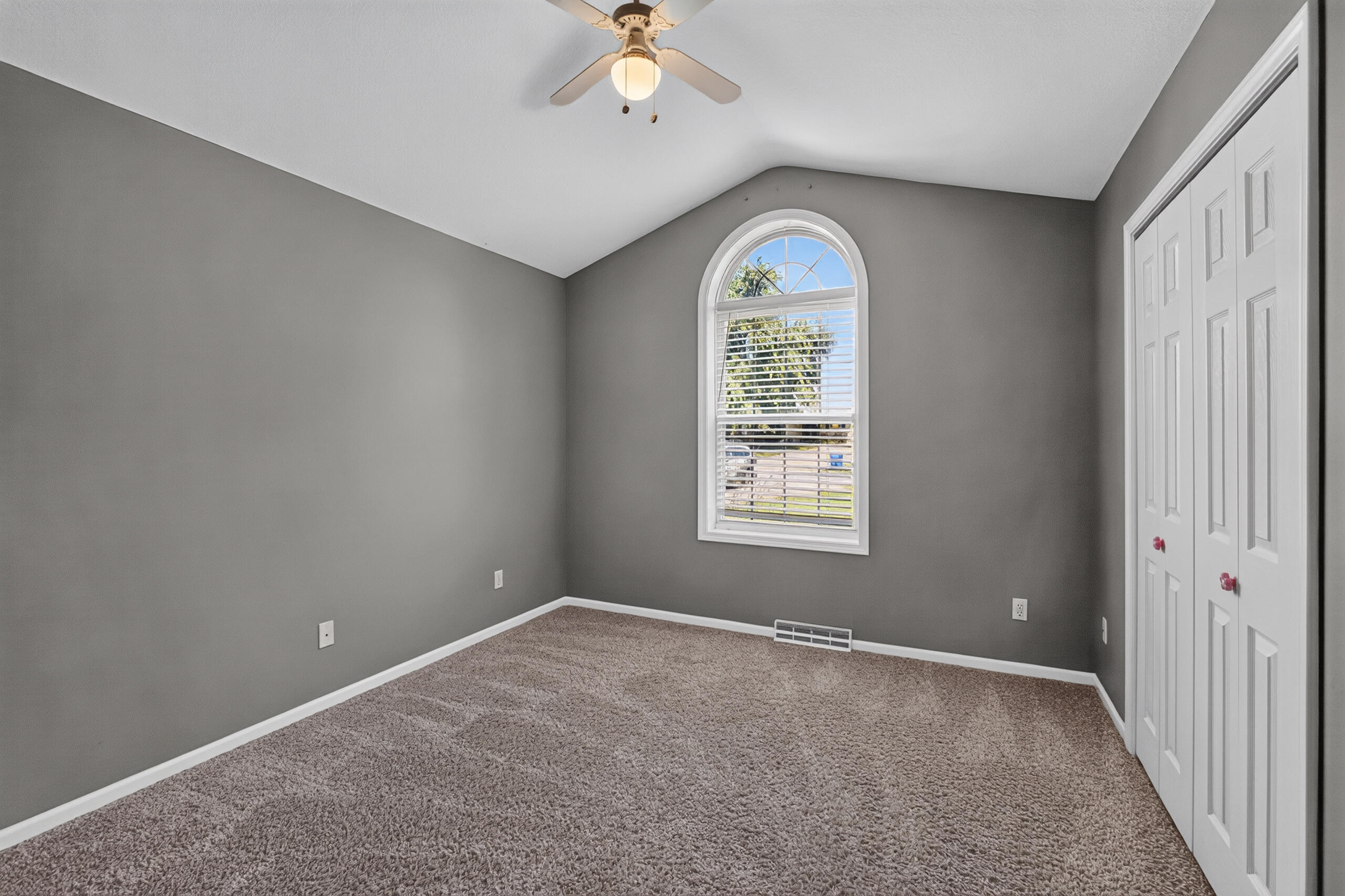 400 Renee Dr Property Photo 26