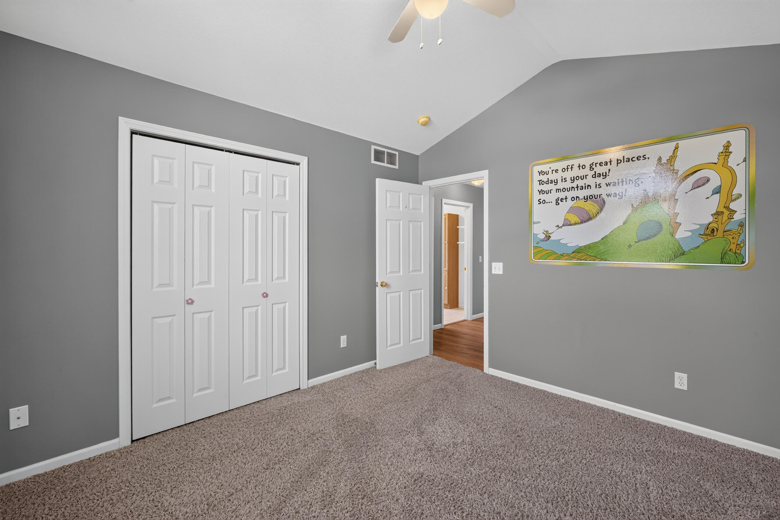 400 Renee Dr Property Photo 27