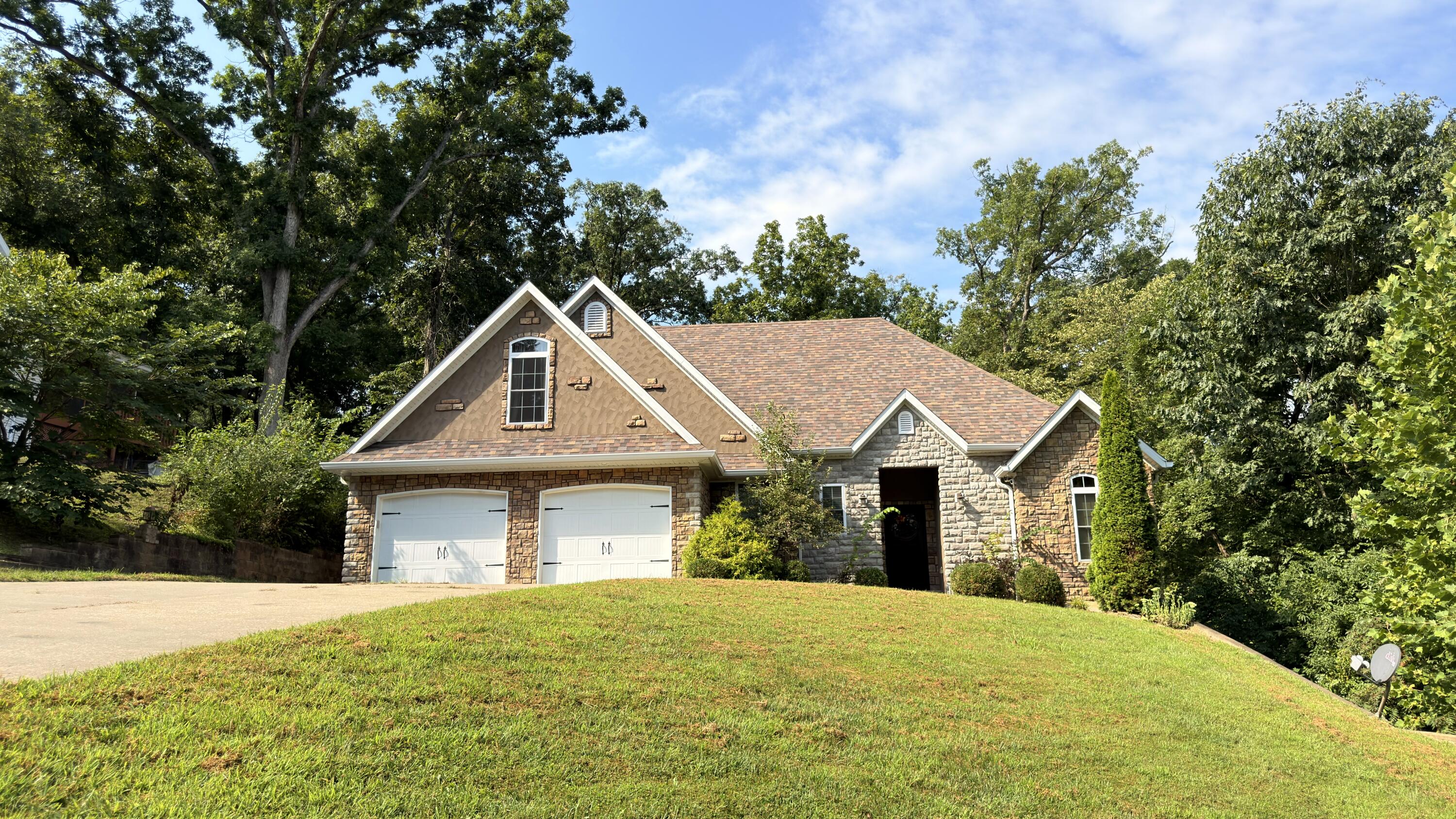 3223 VICTORIA CT