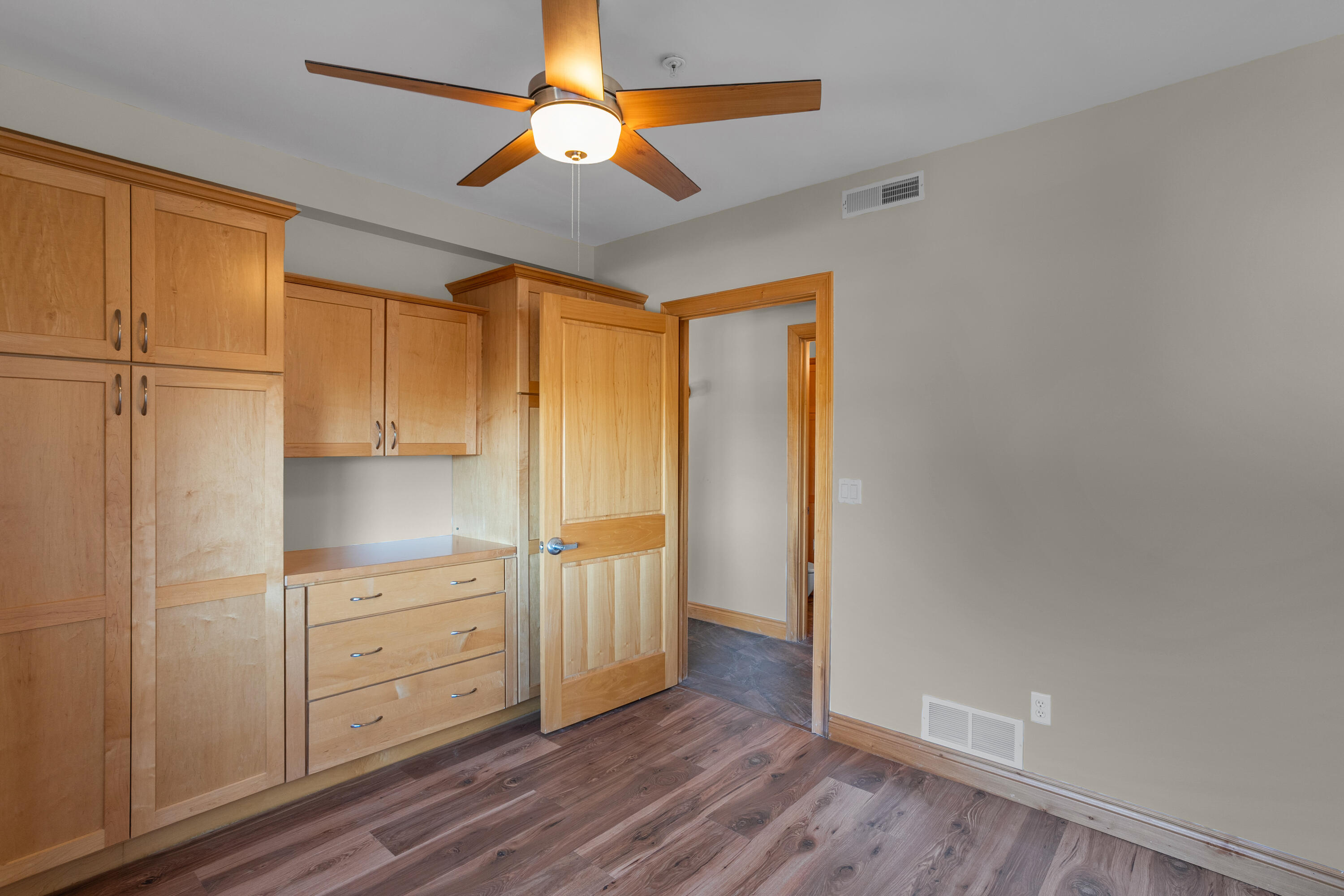1200 E Walnut St 201 Property Photo 7