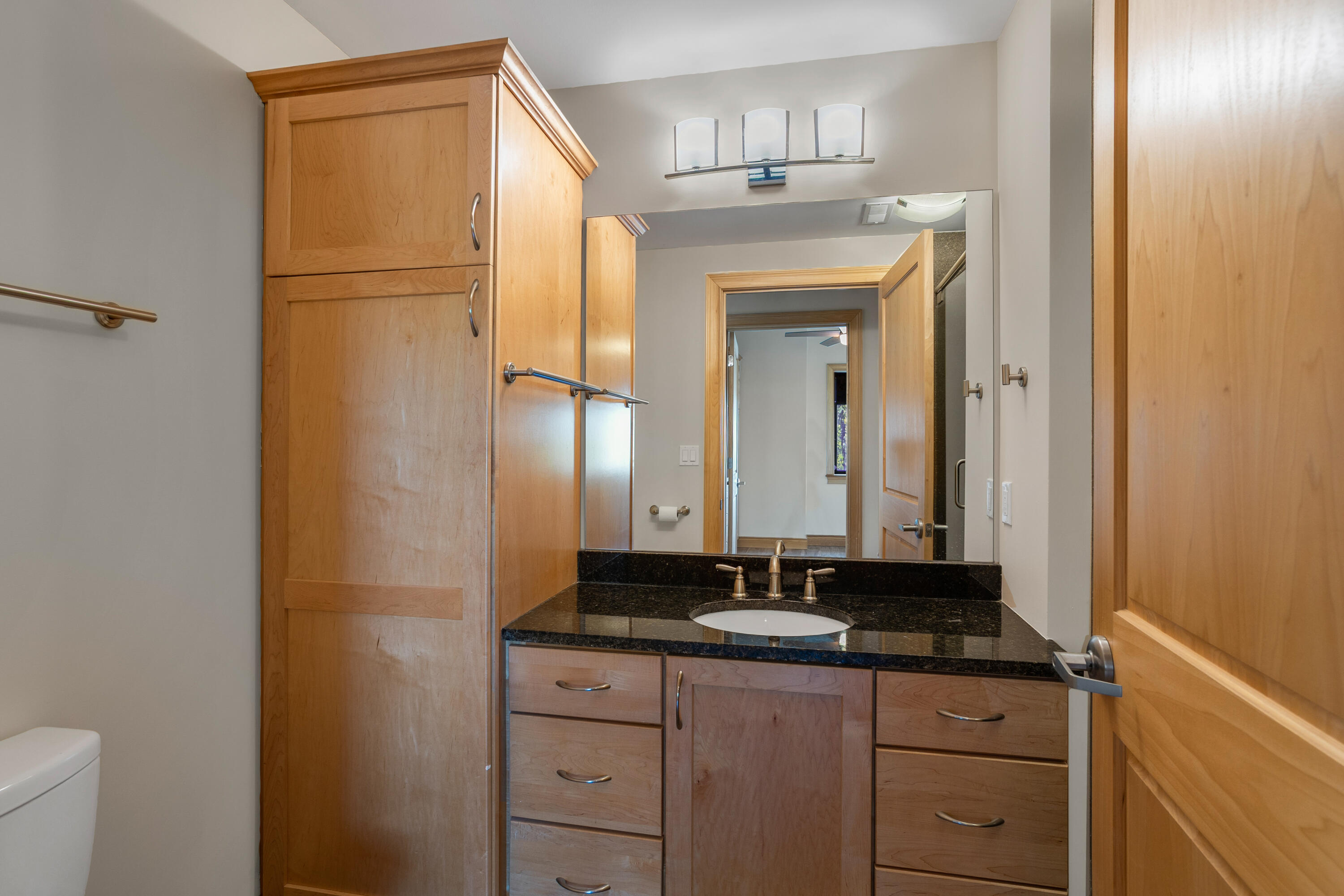 1200 E Walnut St 201 Property Photo 8
