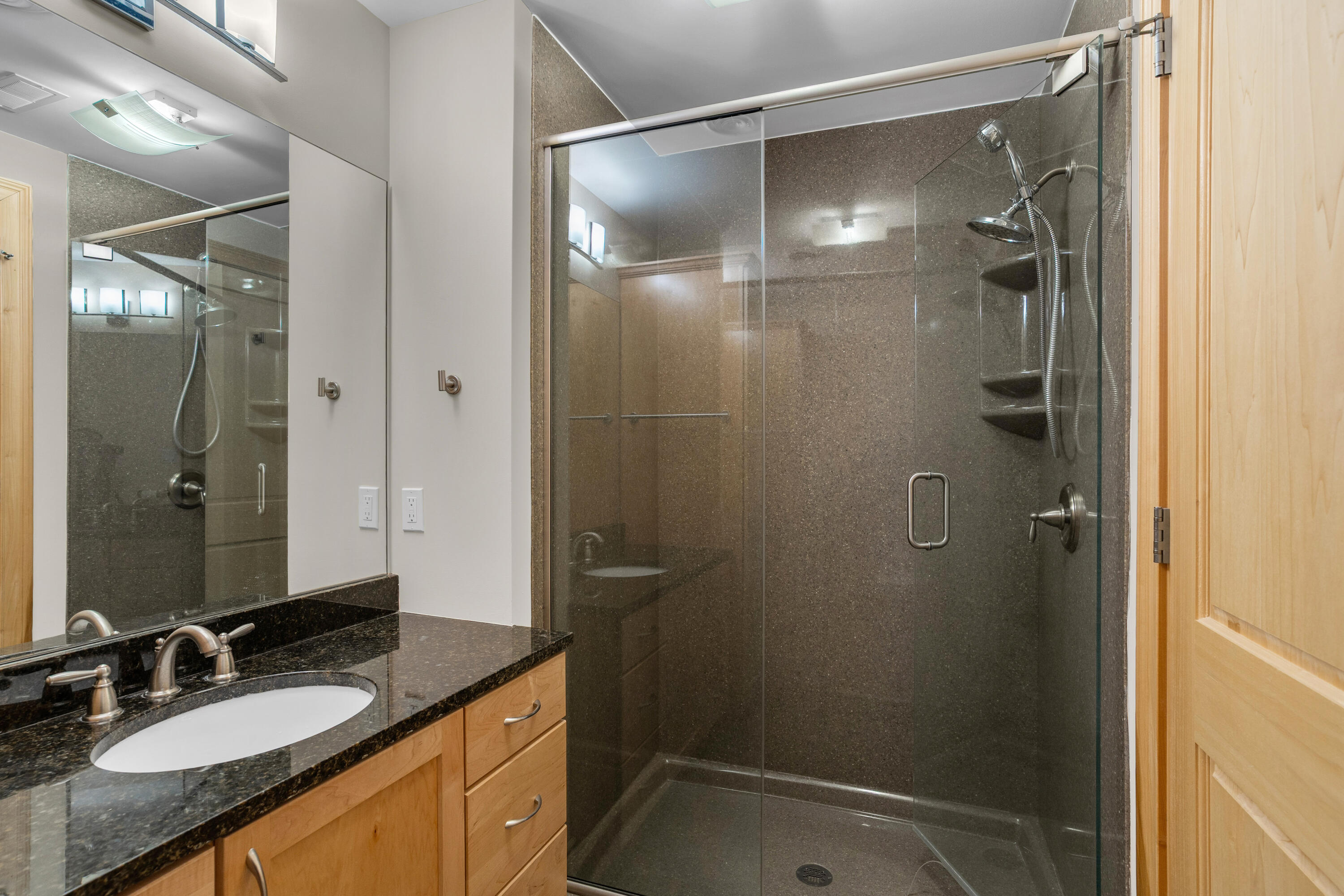 1200 E Walnut St 201 Property Photo 9