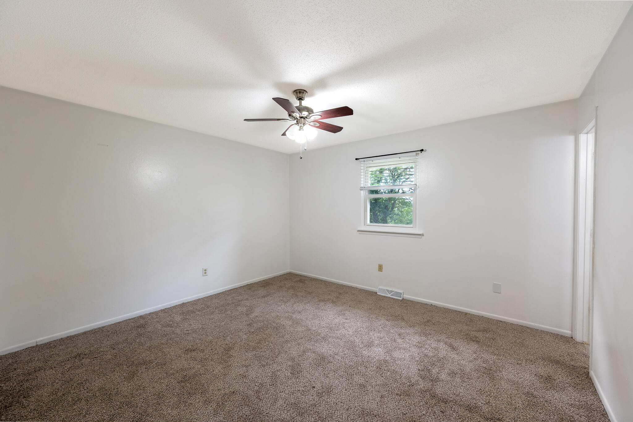 1812 E Riviera Dr Property Photo 11