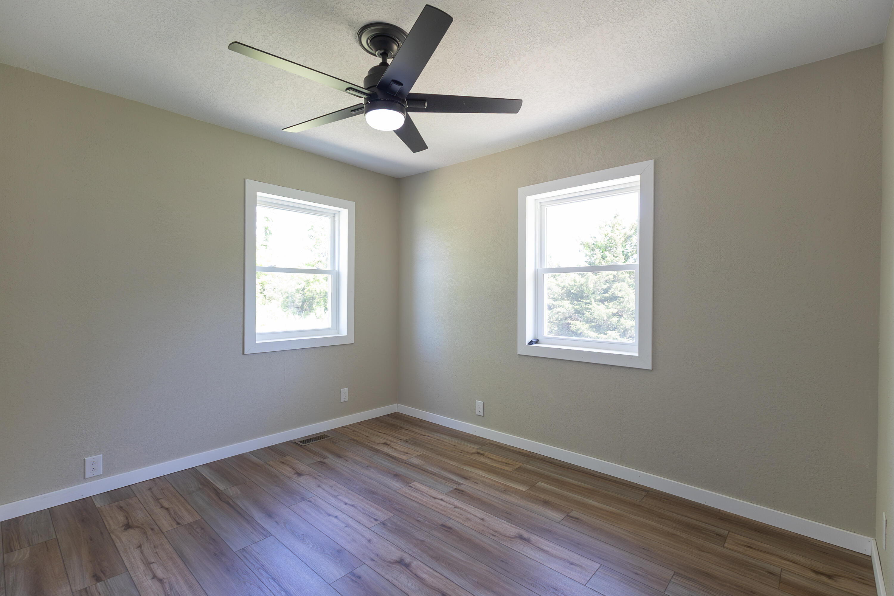 21902 Guthridge Ave Property Photo 21