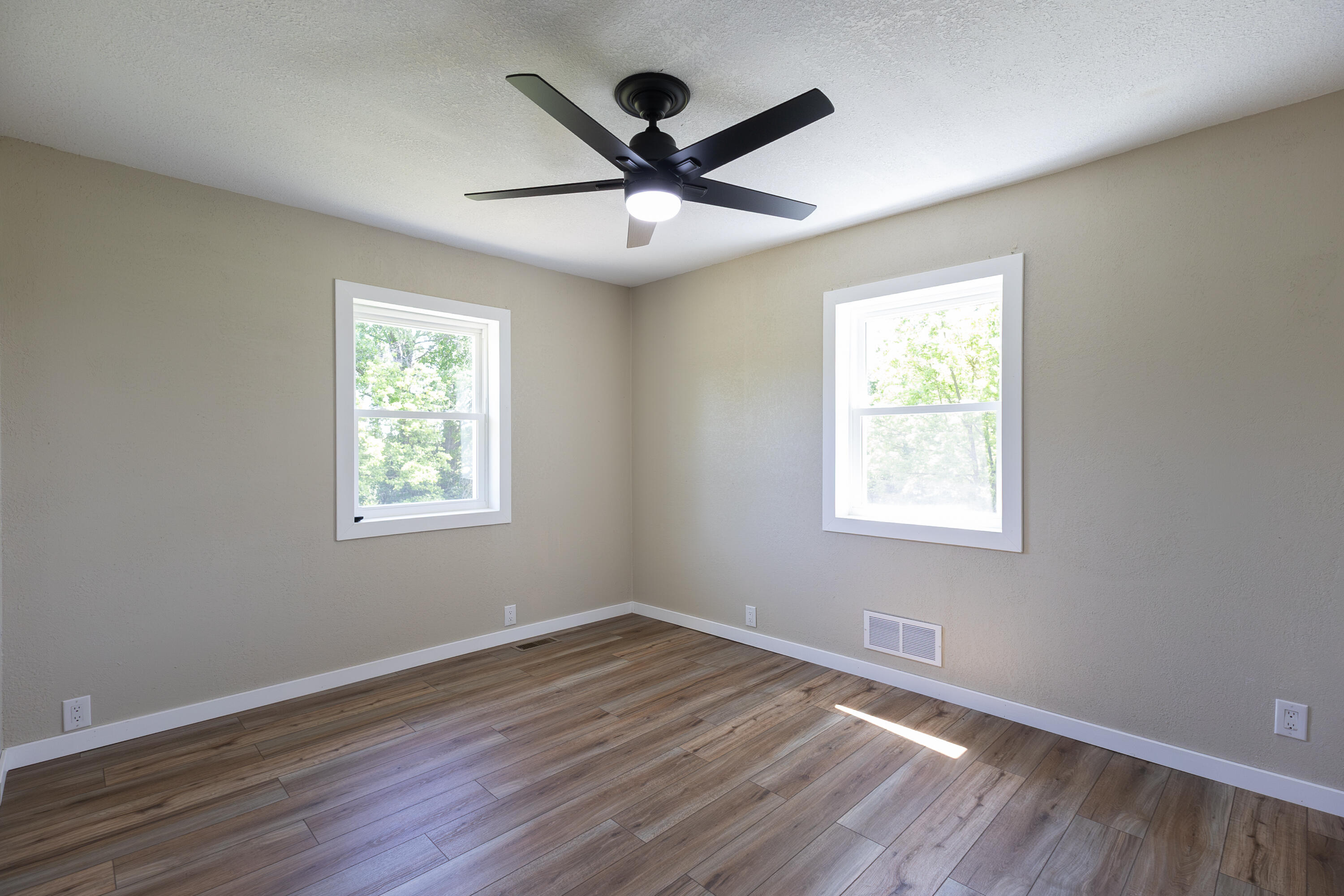 21902 Guthridge Ave Property Photo 25