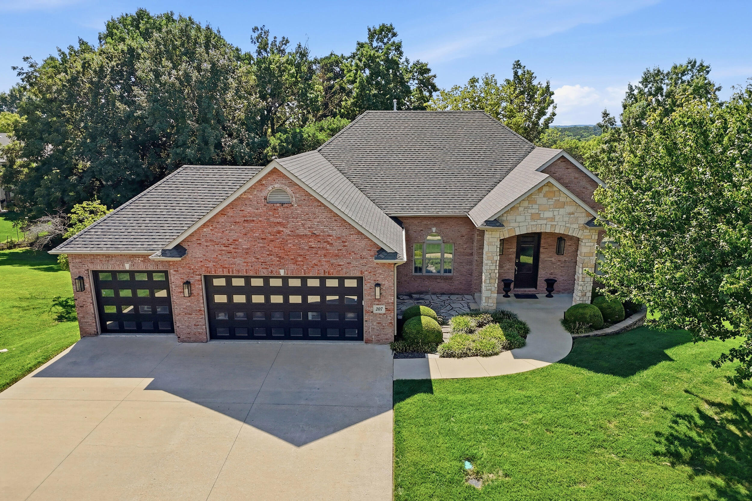207 Paw Paw Way Property Photo 1