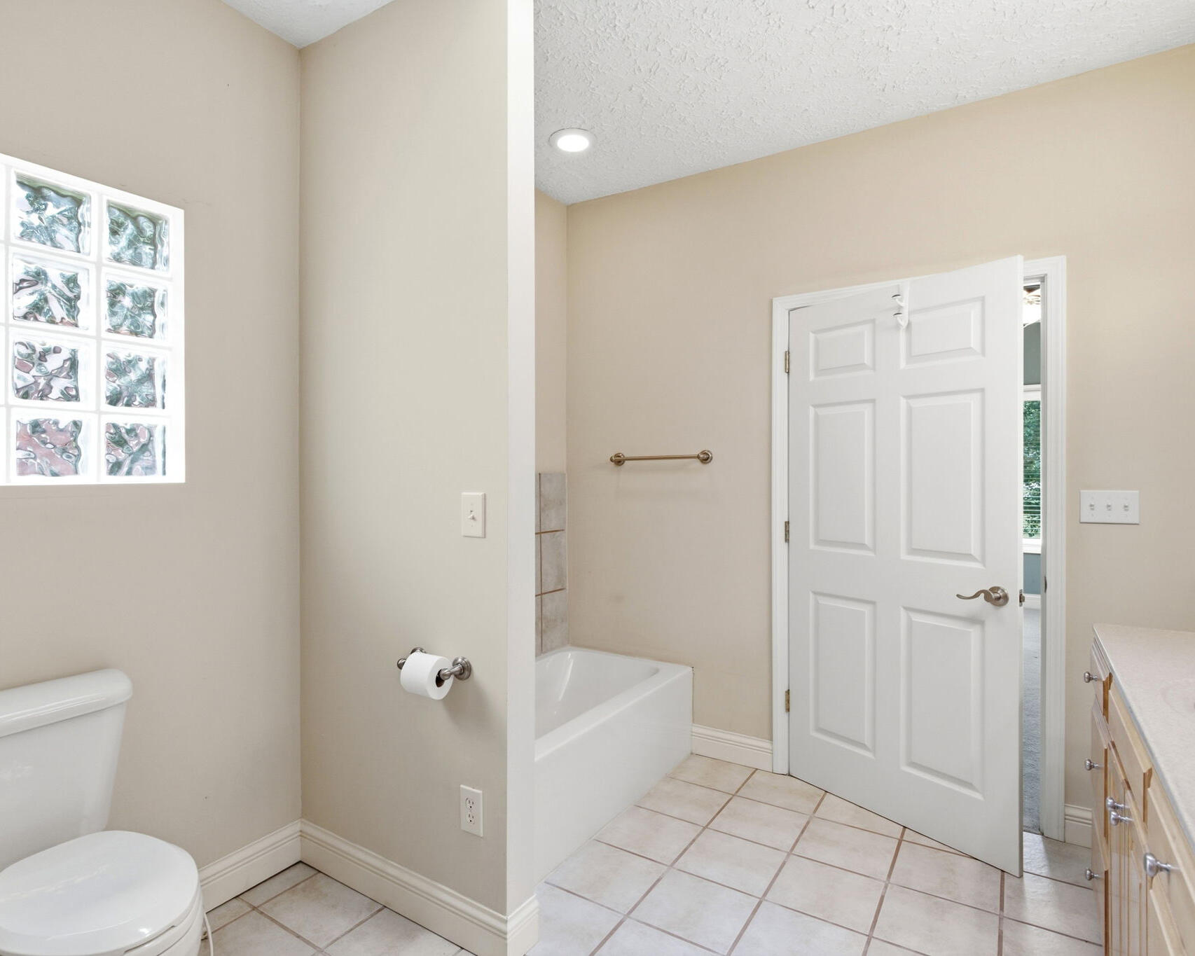 1704 Dunhill Way Property Photo 9