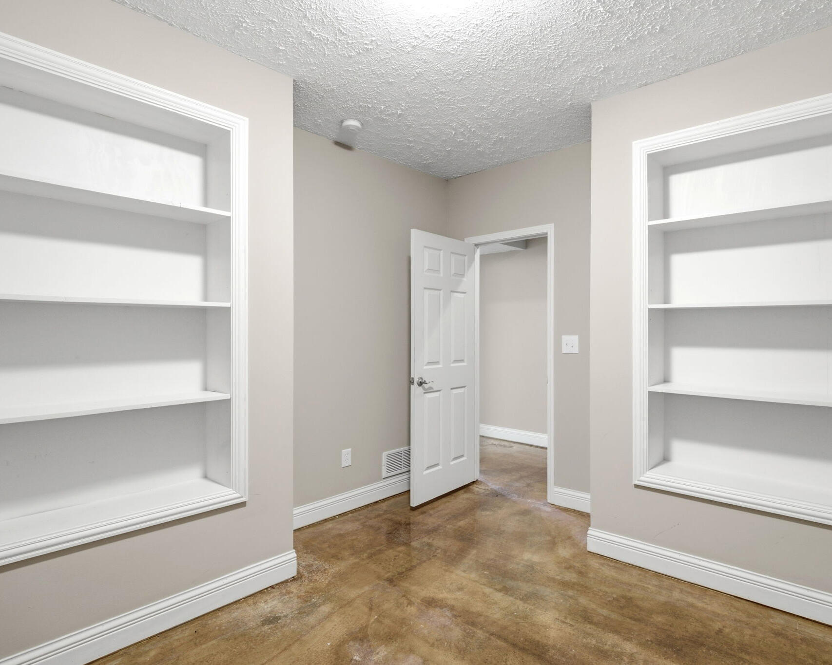 1704 Dunhill Way Property Photo 24