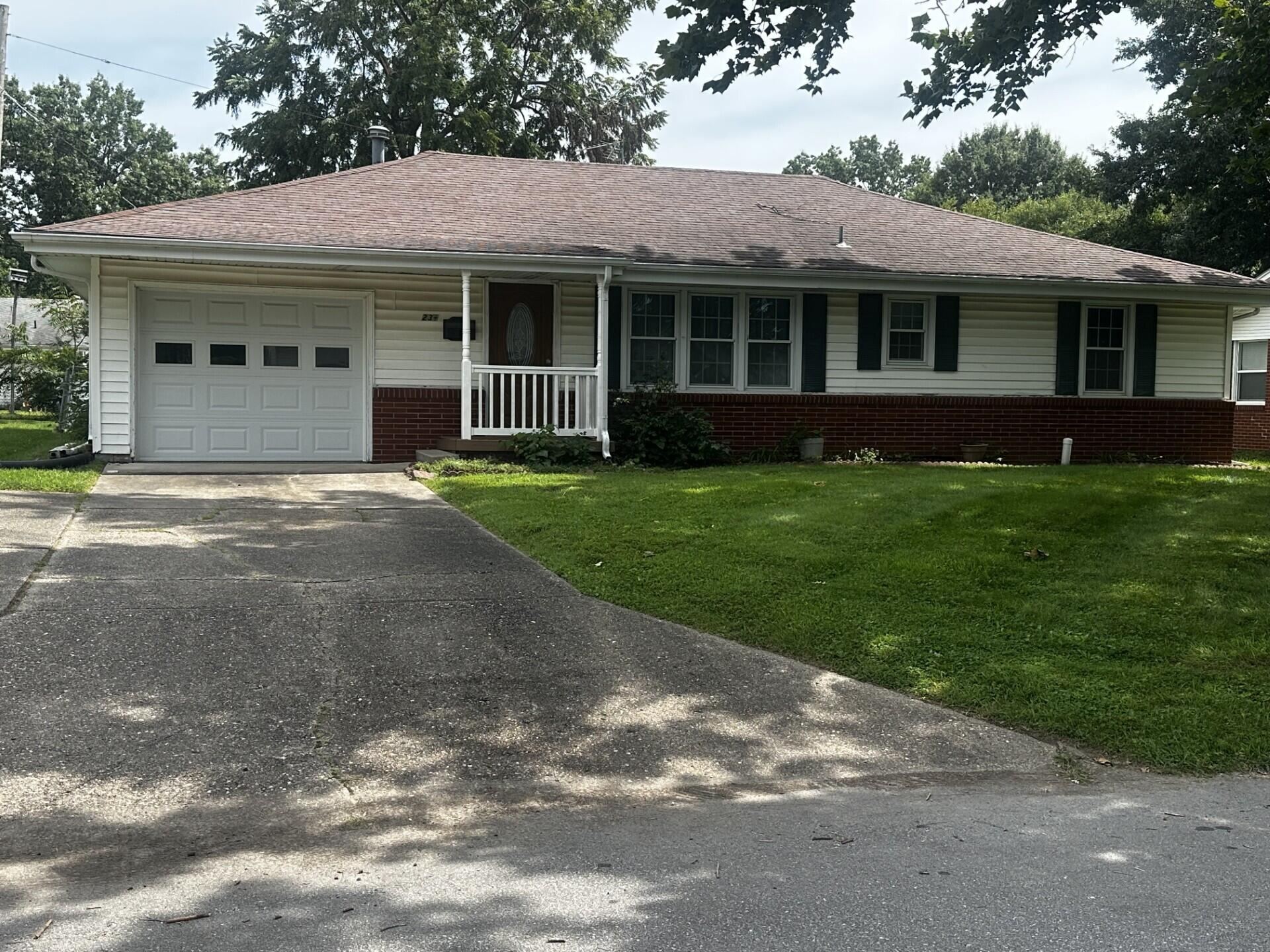 23 1/2 Leisure Dr Property Photo 1