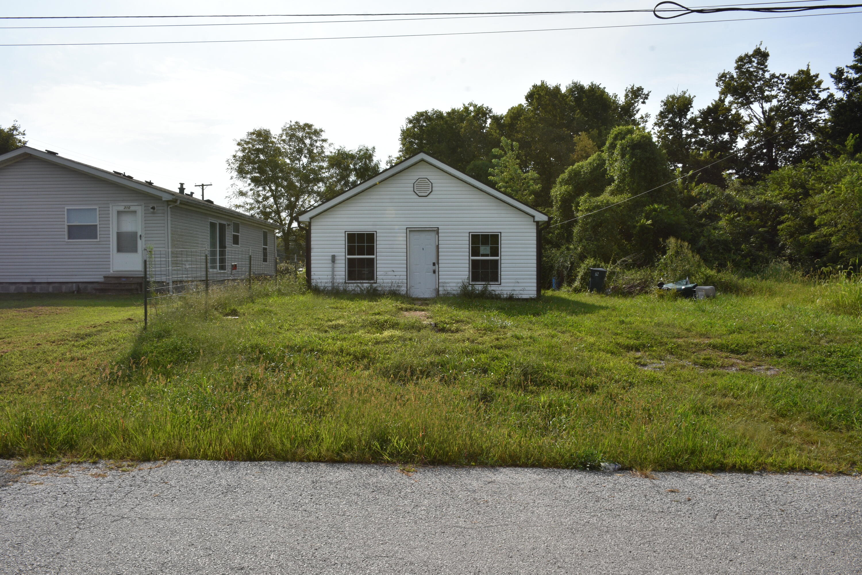 308 Railroad St Property Photo 1