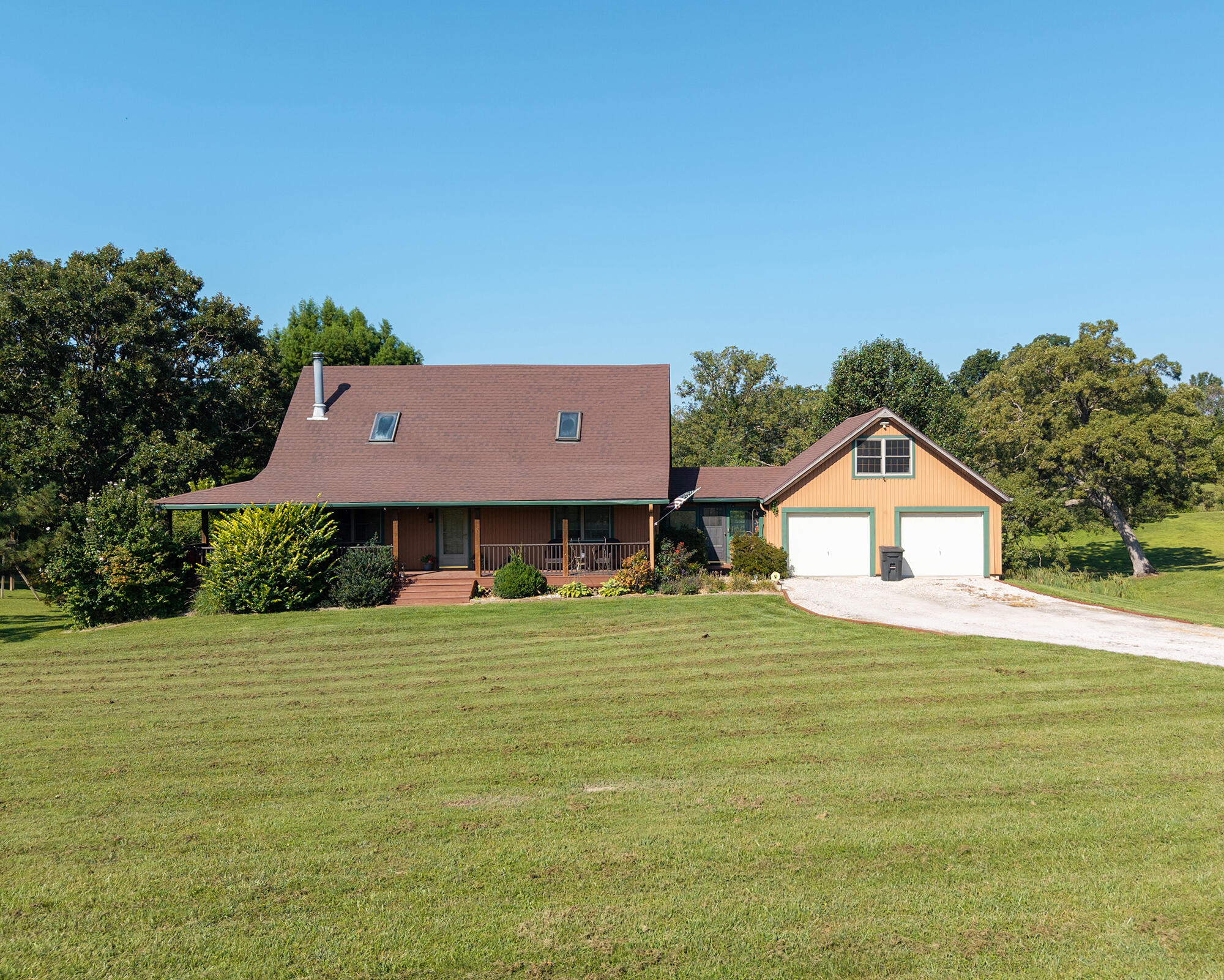 18363 Whispering Oaks Dr Property Photo 2