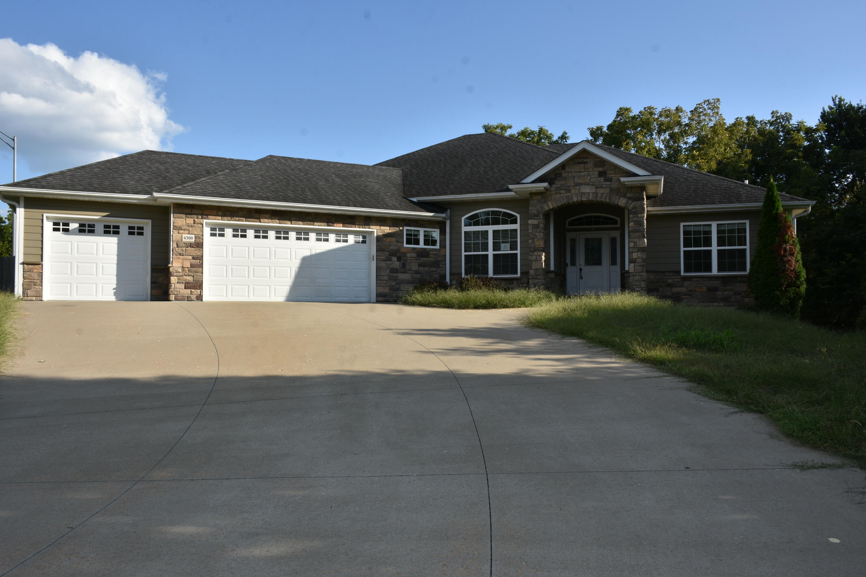 4300 Ester Lee Ct Property Photo 1