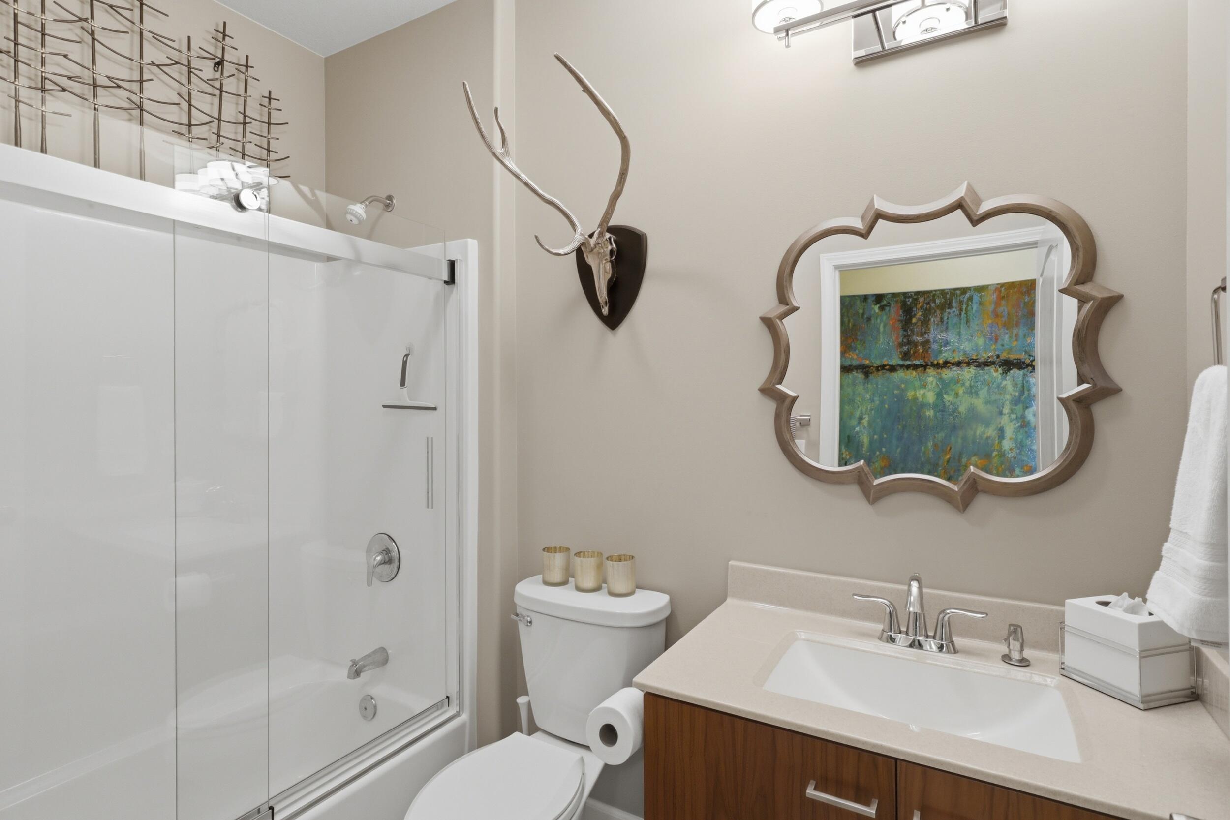 100 Trinity Pointe Dr 2l Property Photo 9