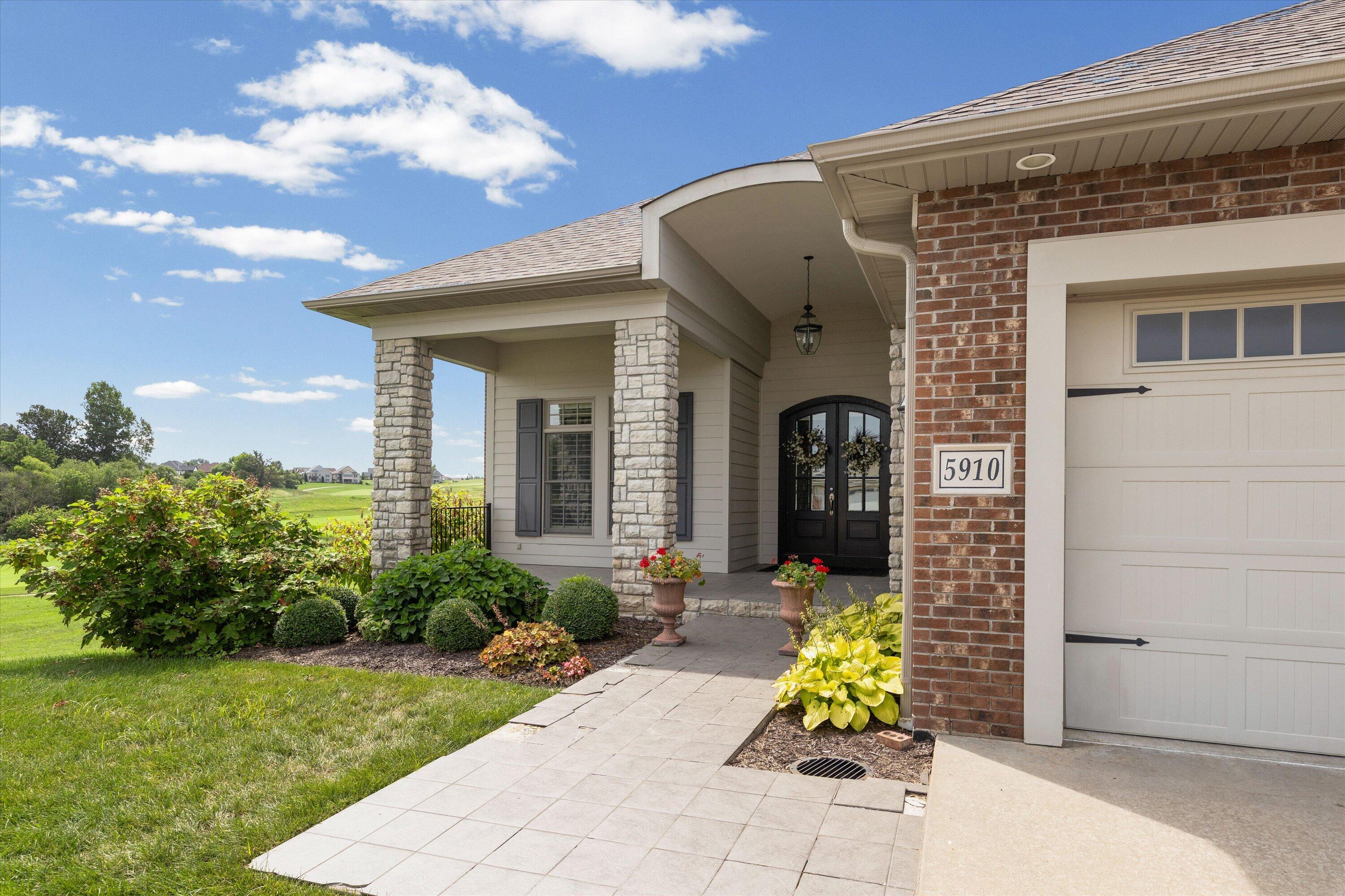 5910 Screaming Eagle Ln Property Photo 4