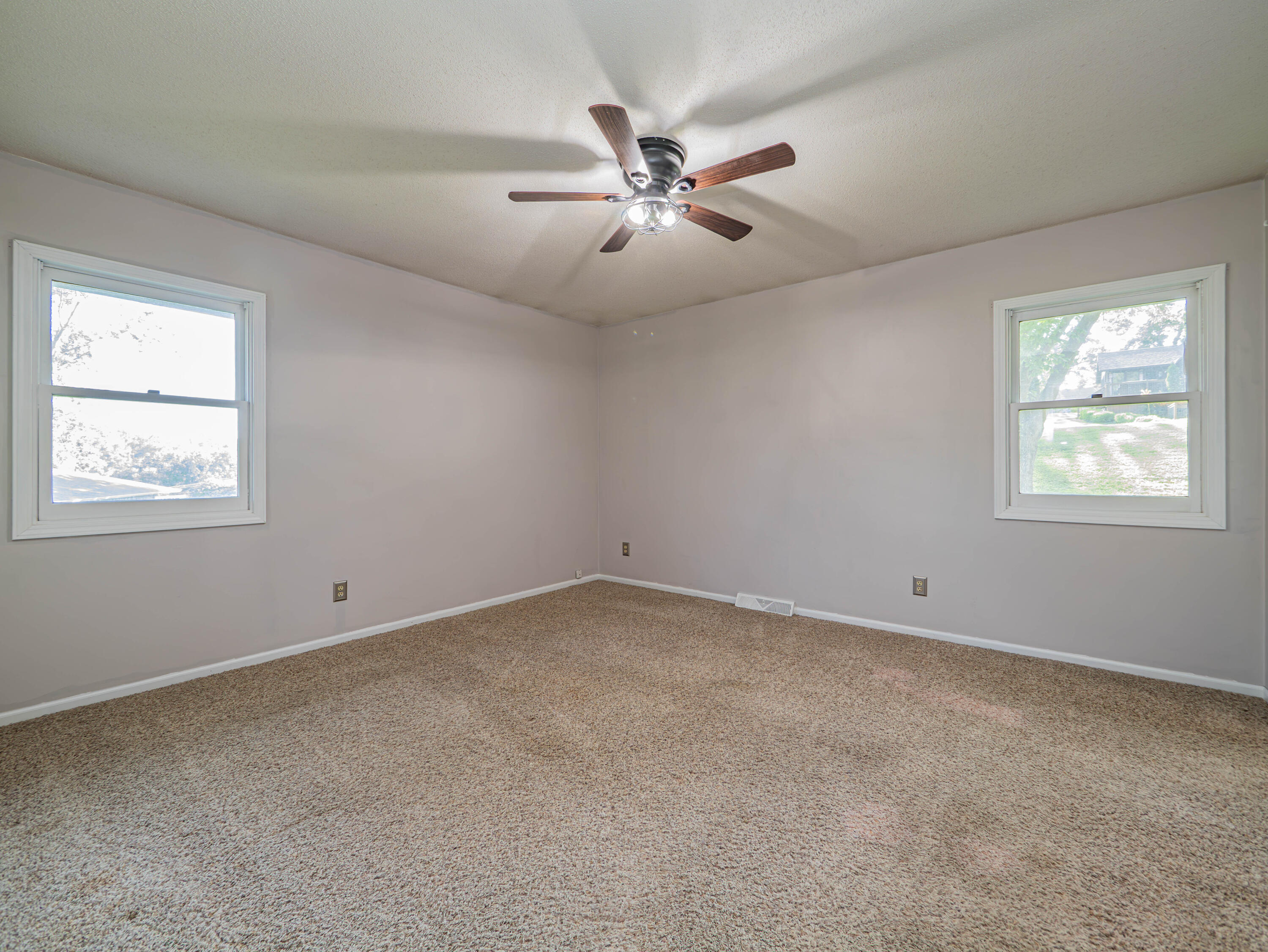101 Lakeview Dr Property Photo 24