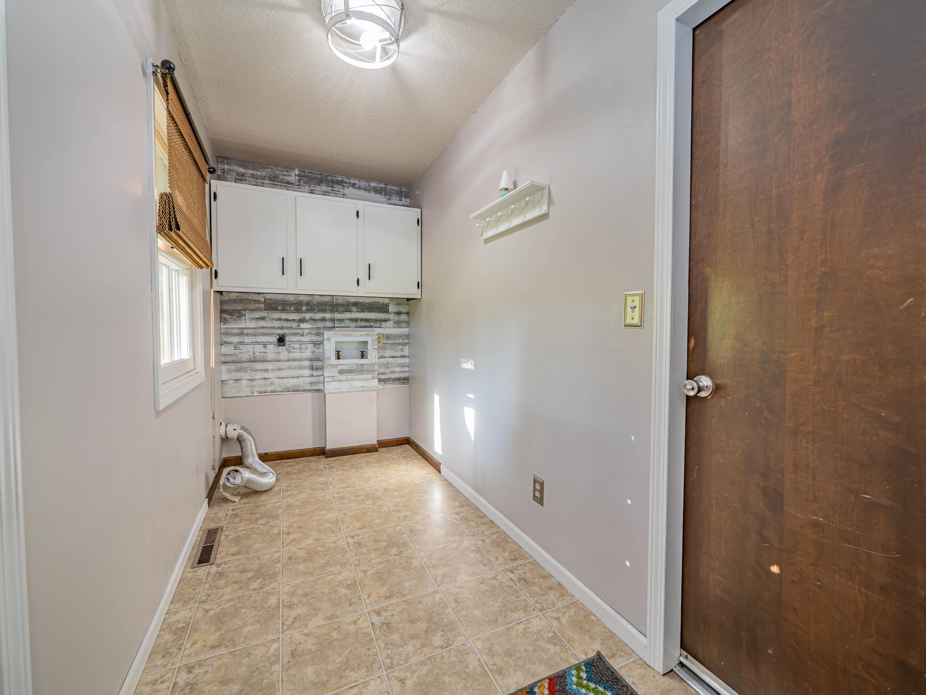 101 Lakeview Dr Property Photo 32