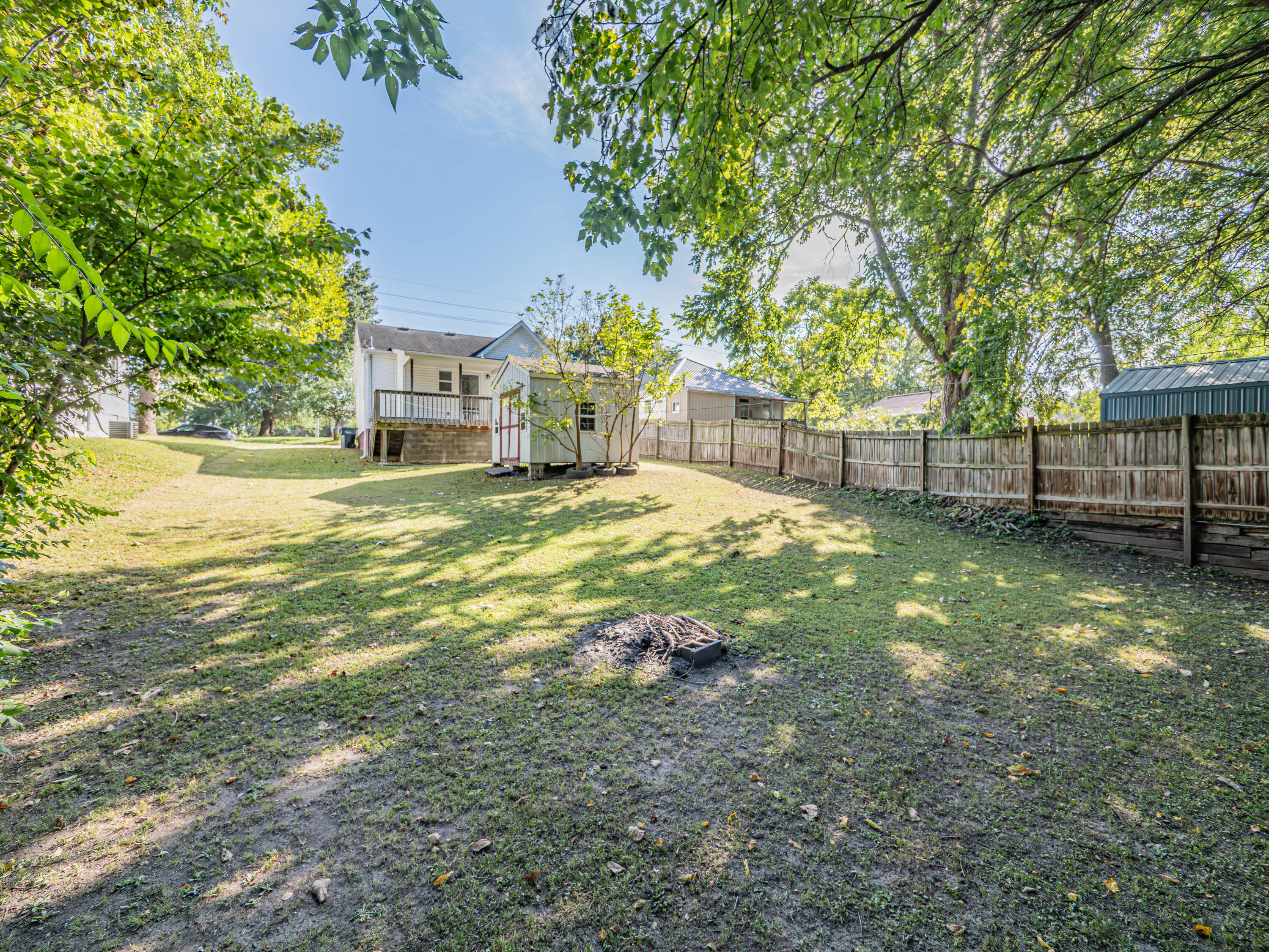 1327 Myra St Property Photo 2