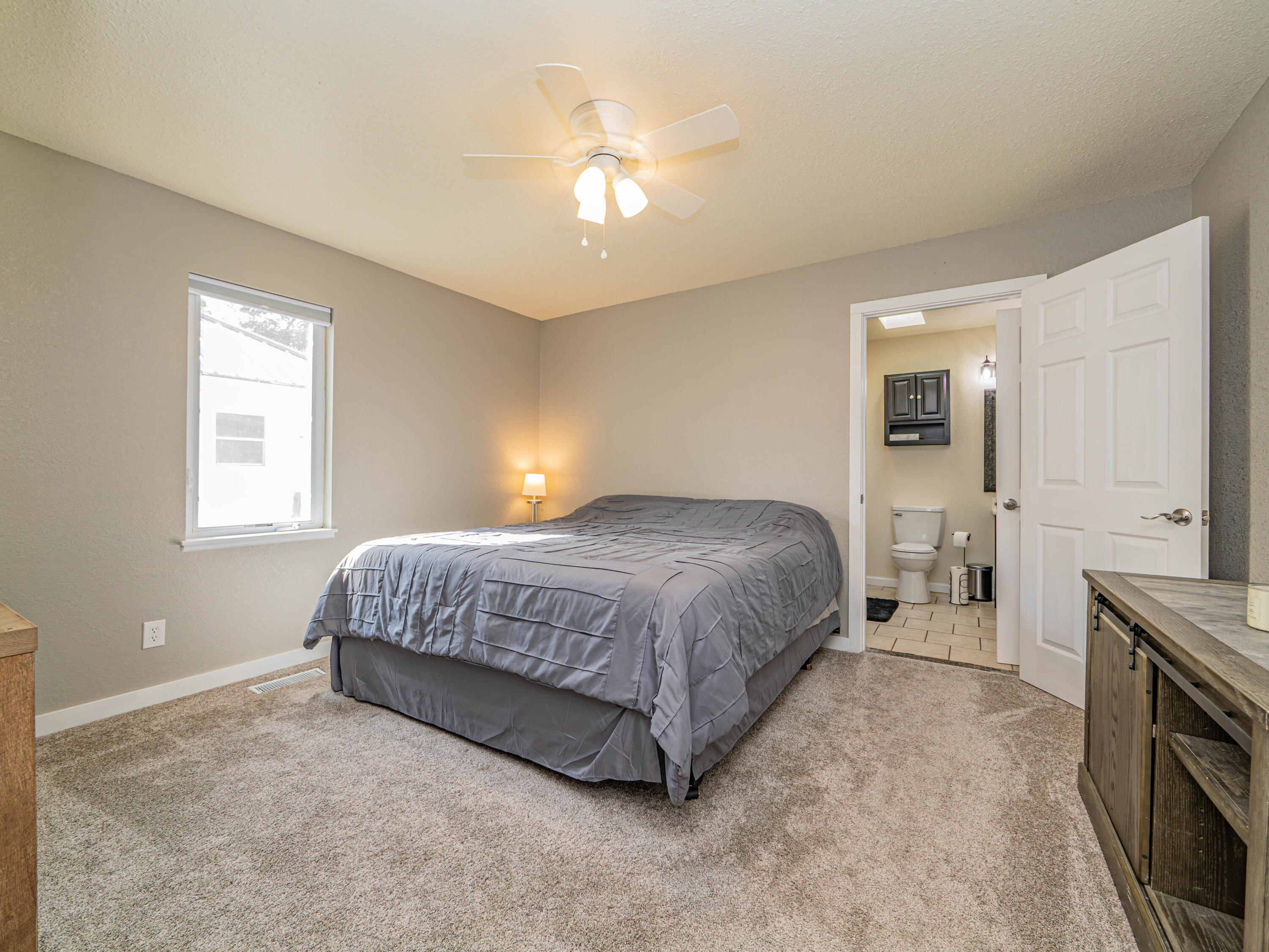 1327 Myra St Property Photo 11