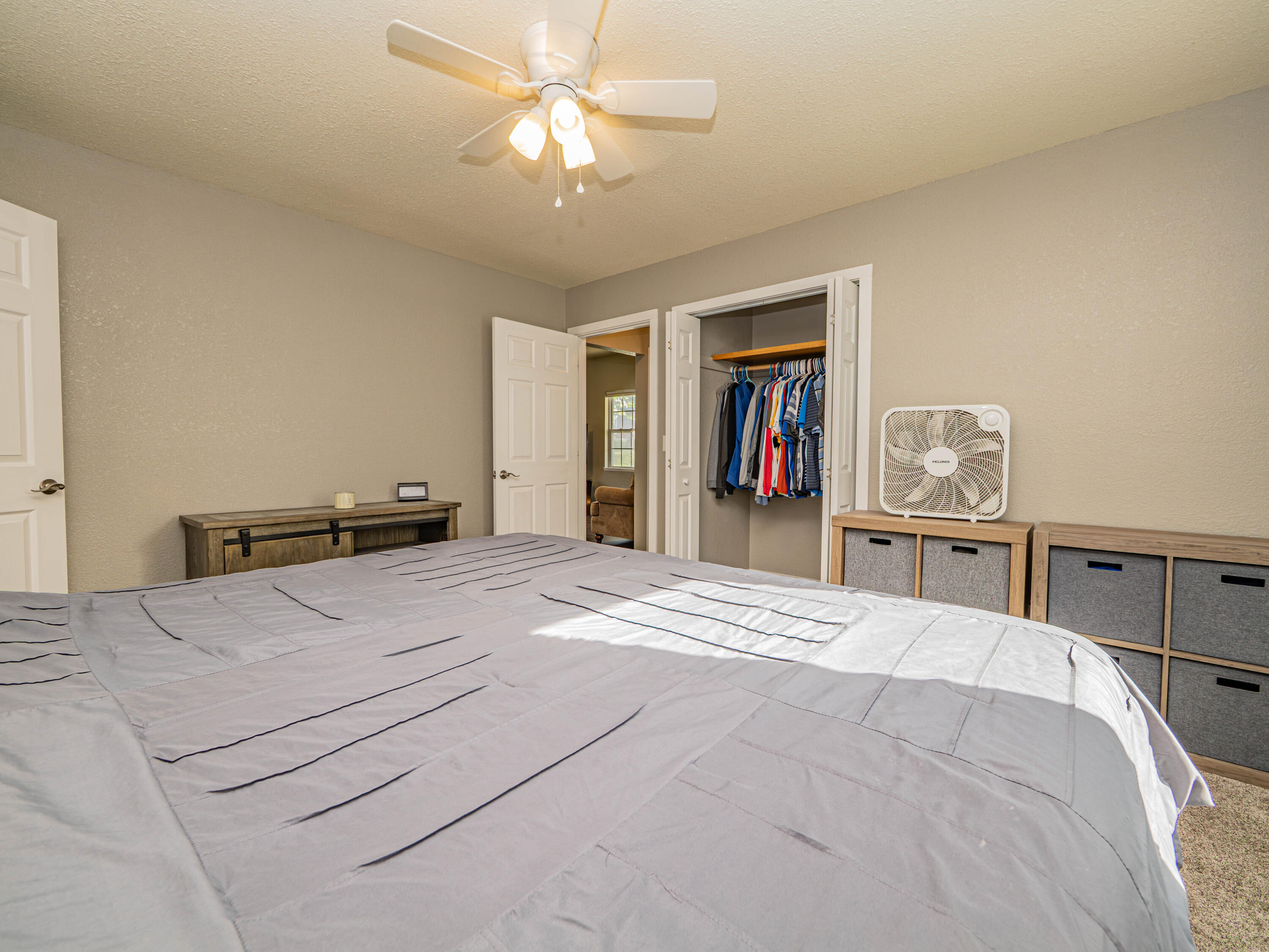 1327 Myra St Property Photo 12