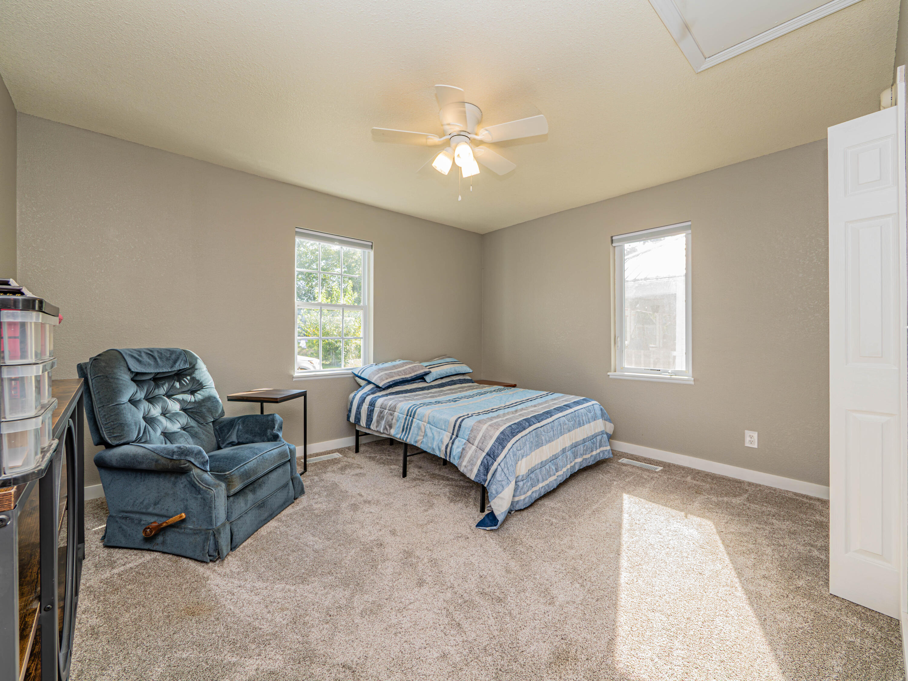 1327 Myra St Property Photo 14