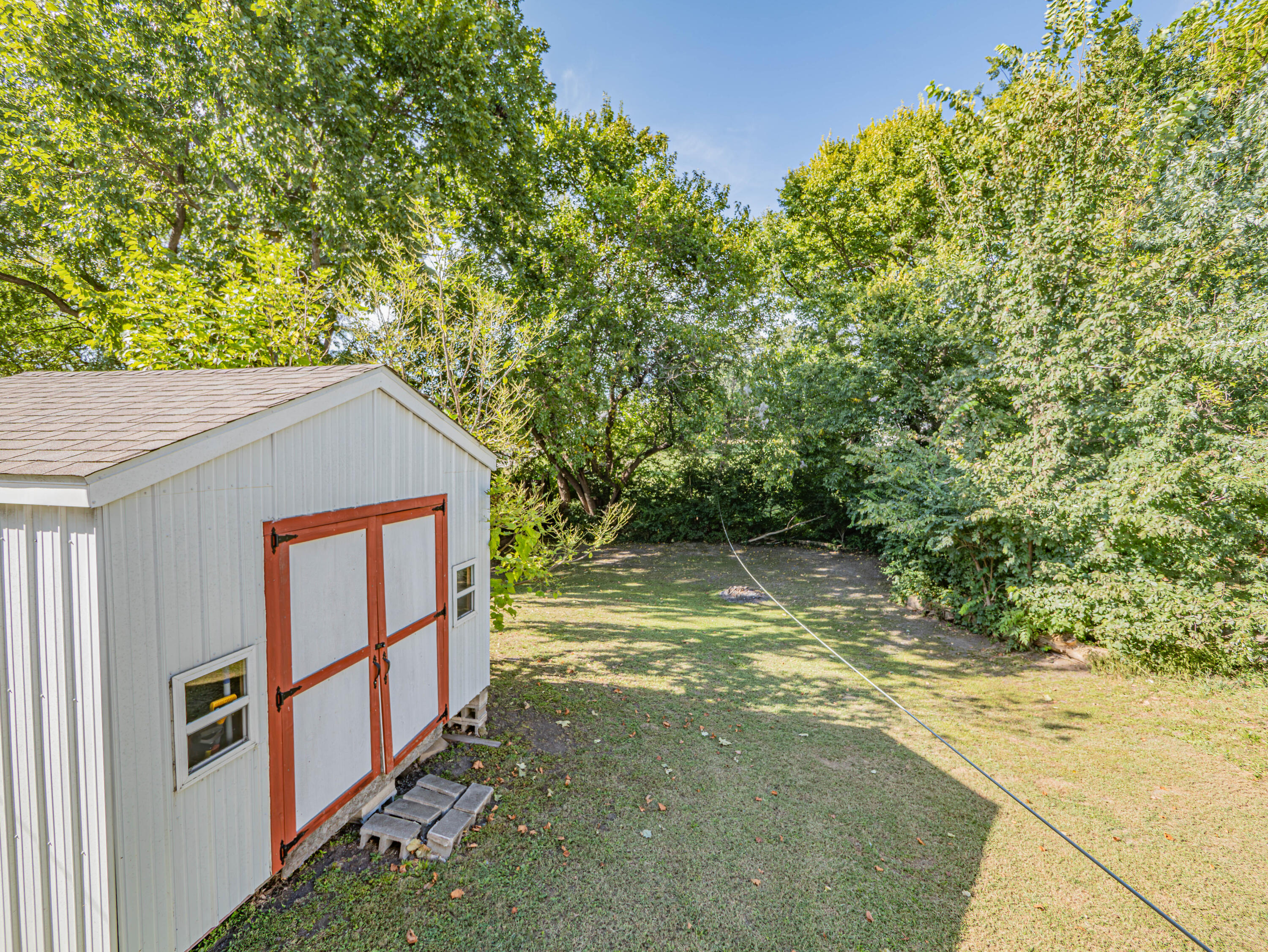 1327 Myra St Property Photo 19