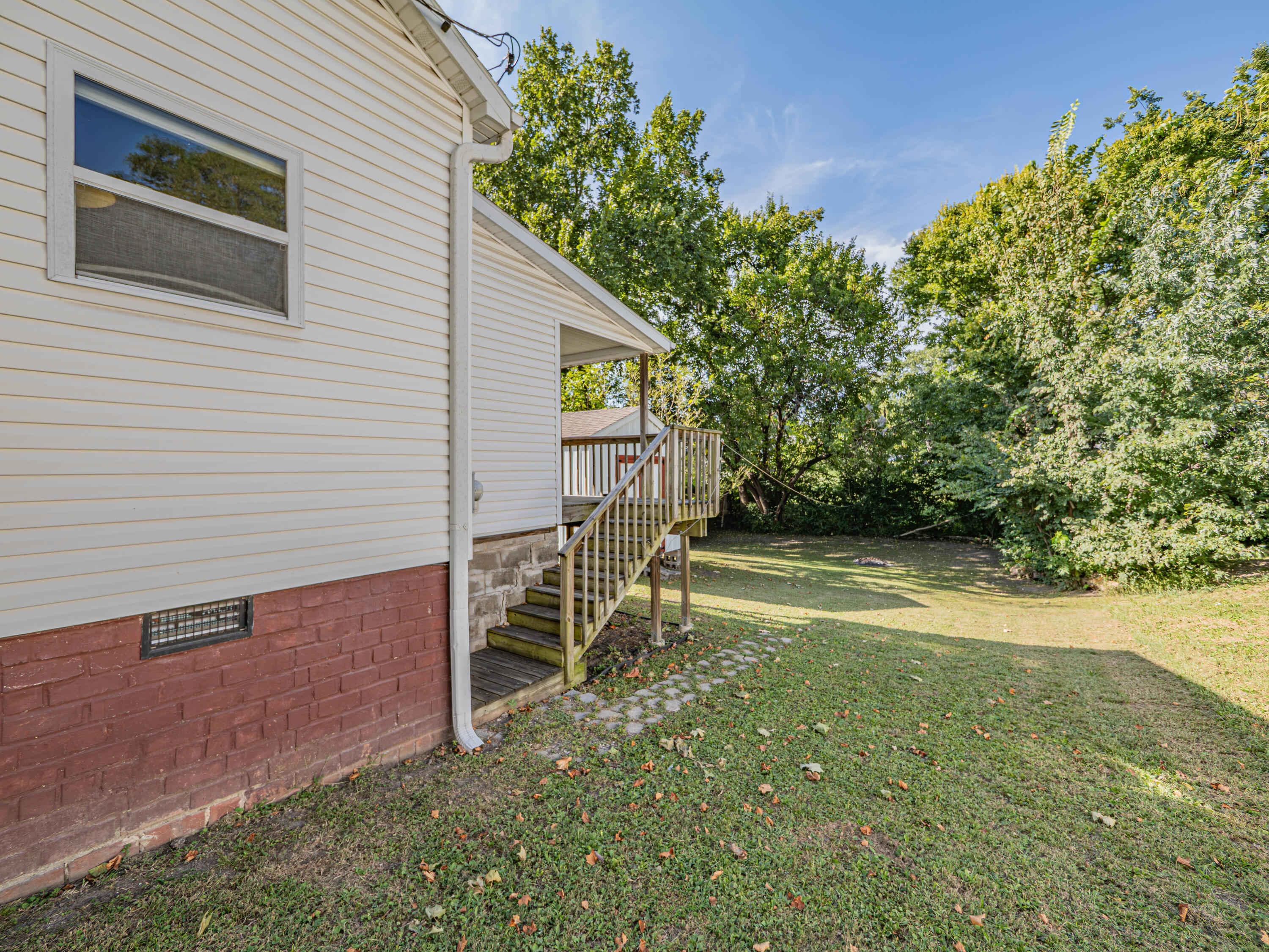 1327 Myra St Property Photo 21