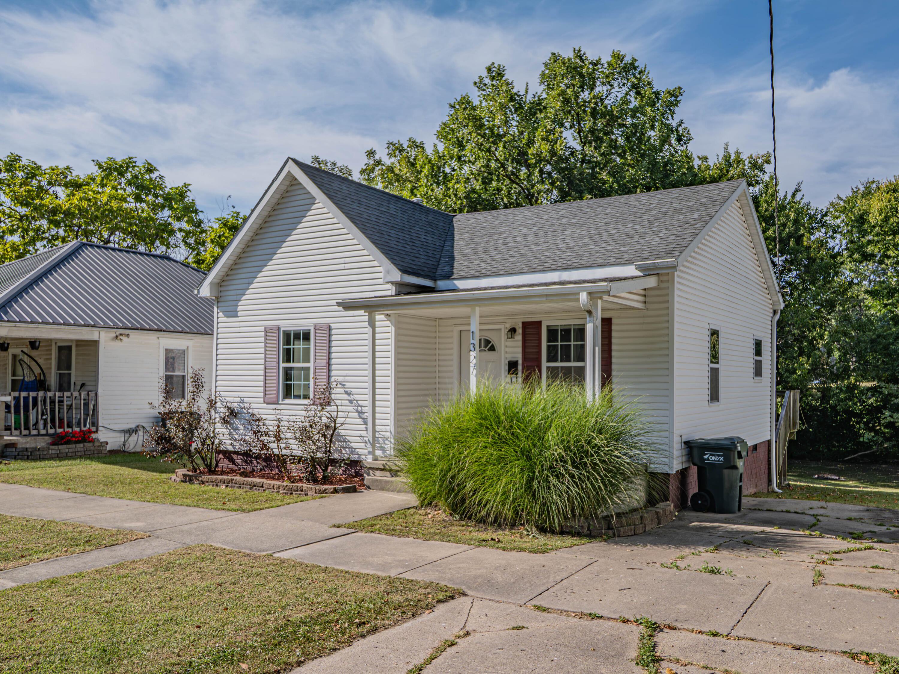 1327 Myra St Property Photo 23