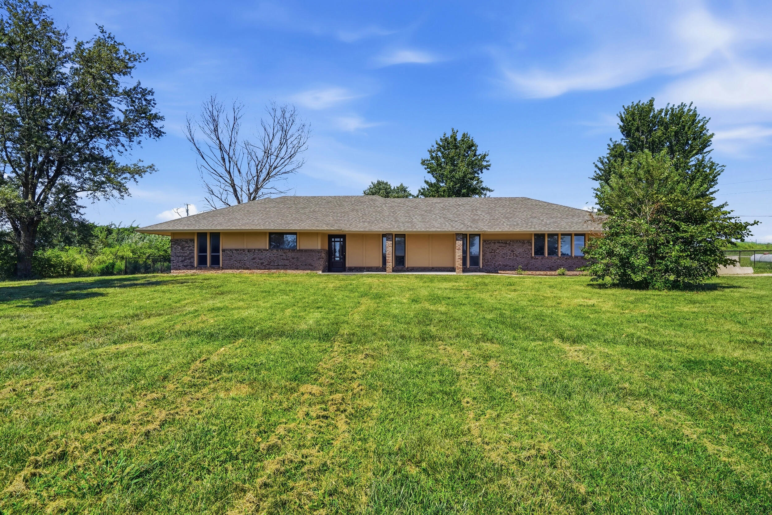 22745 Rocheport Rd Property Photo 1
