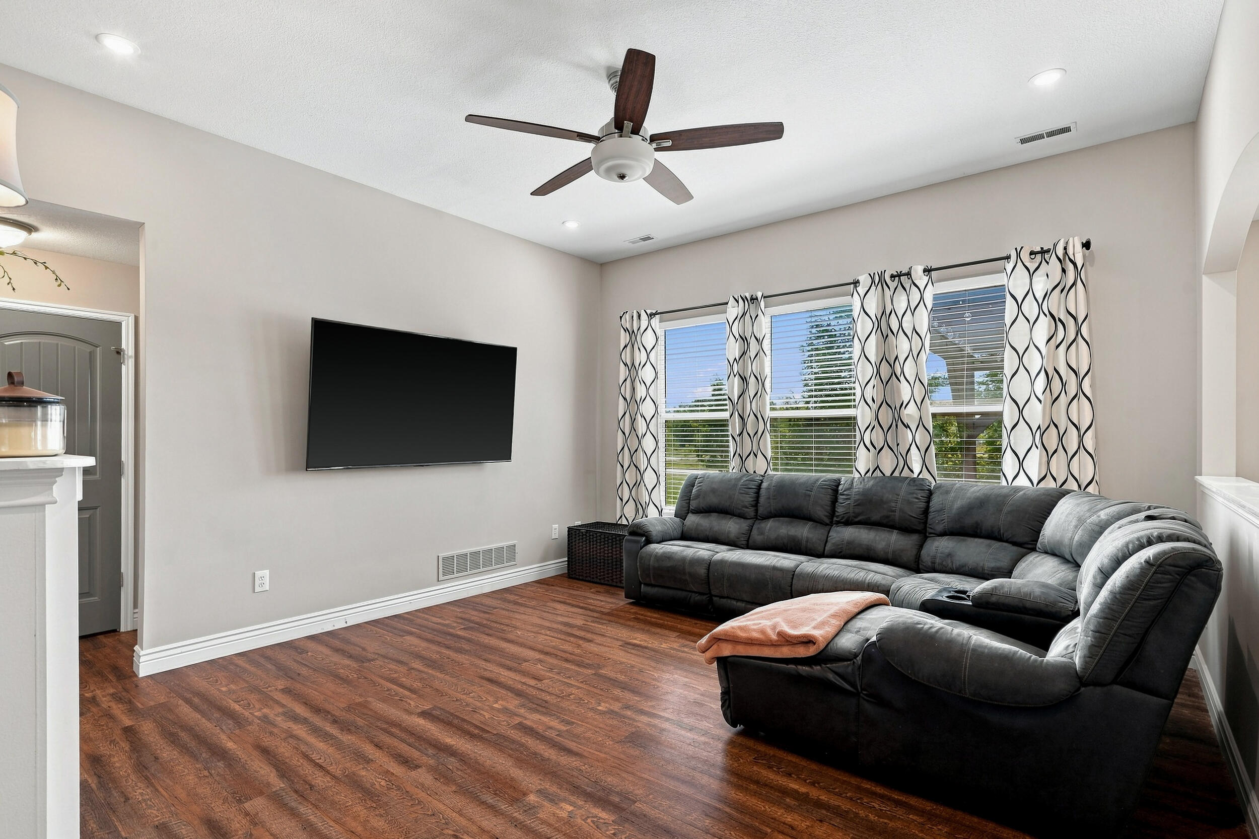 2304 Contessa Lp Property Photo 5