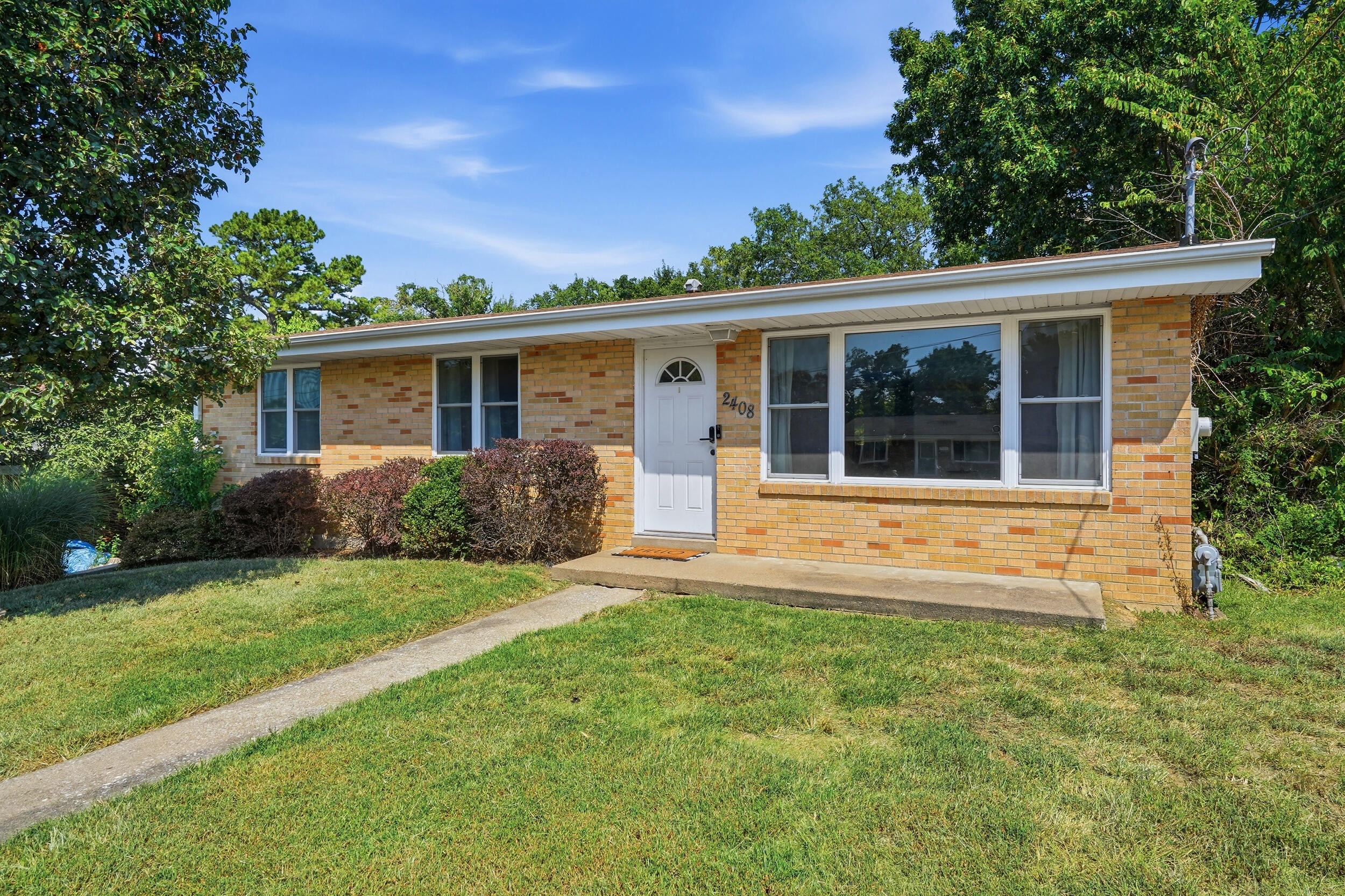 2408 Meadowlark Ln Property Photo 1