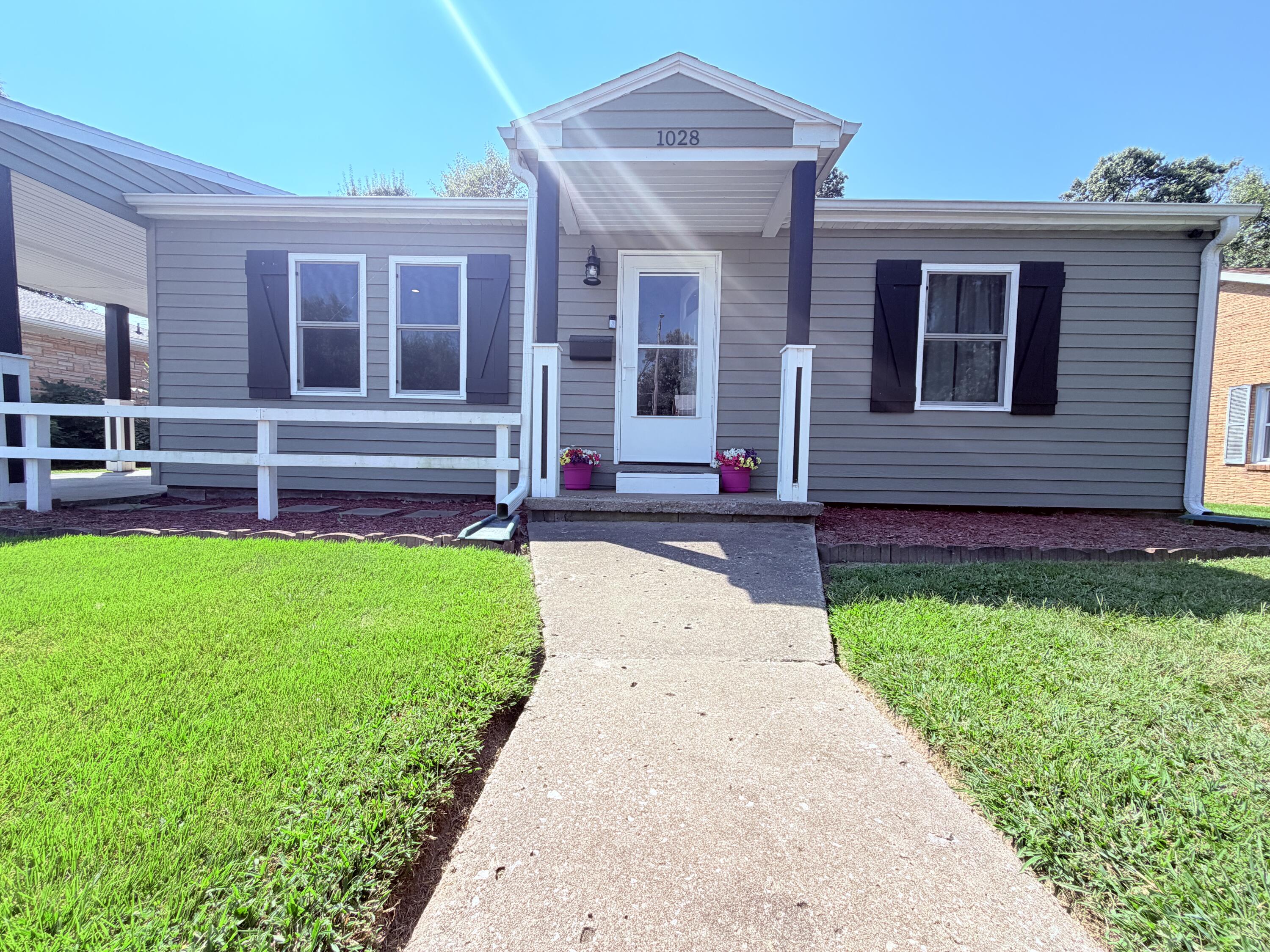 1028 Michigan St Property Photo 1