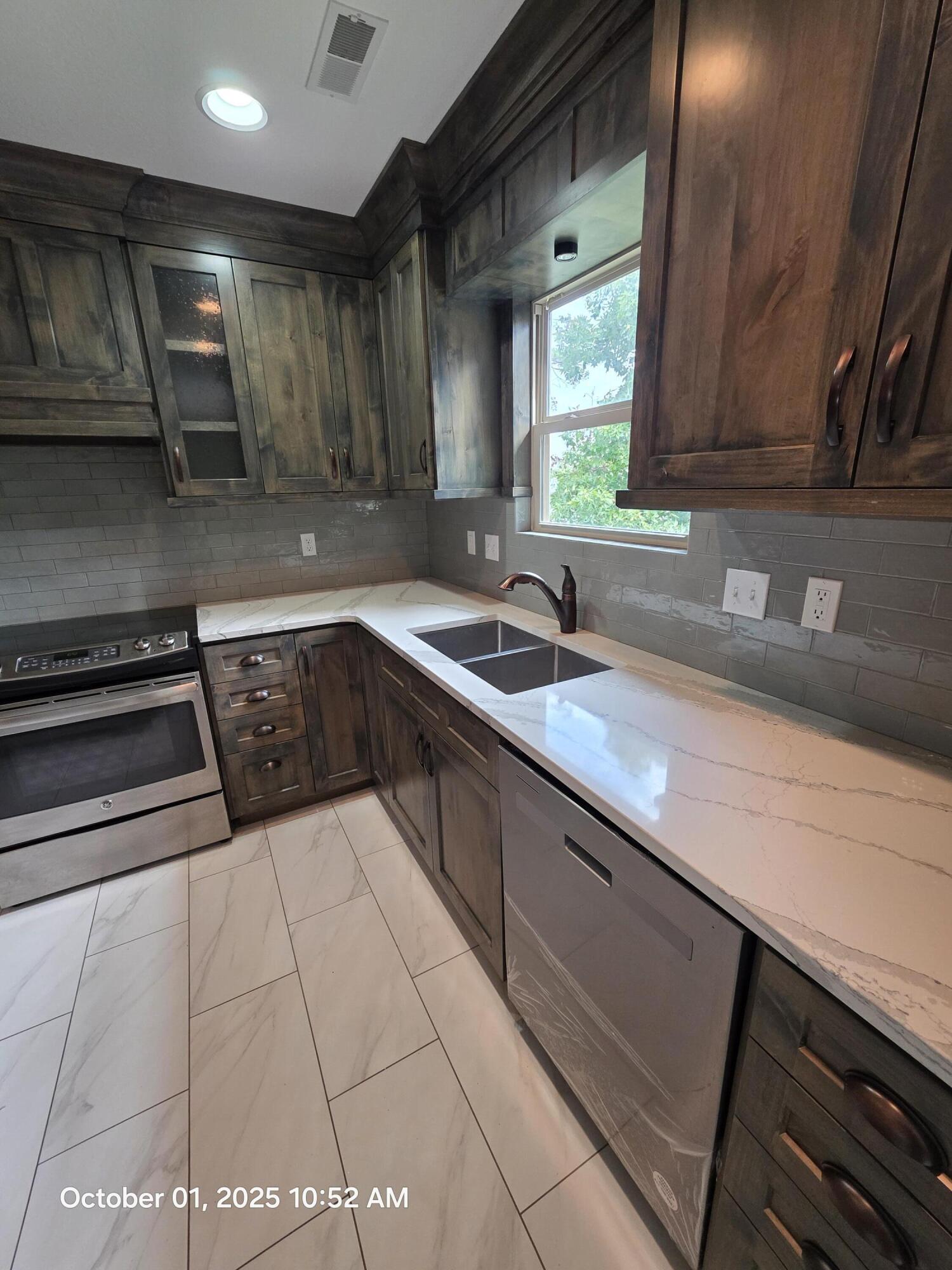 2600 Norbury Dr Property Photo 8