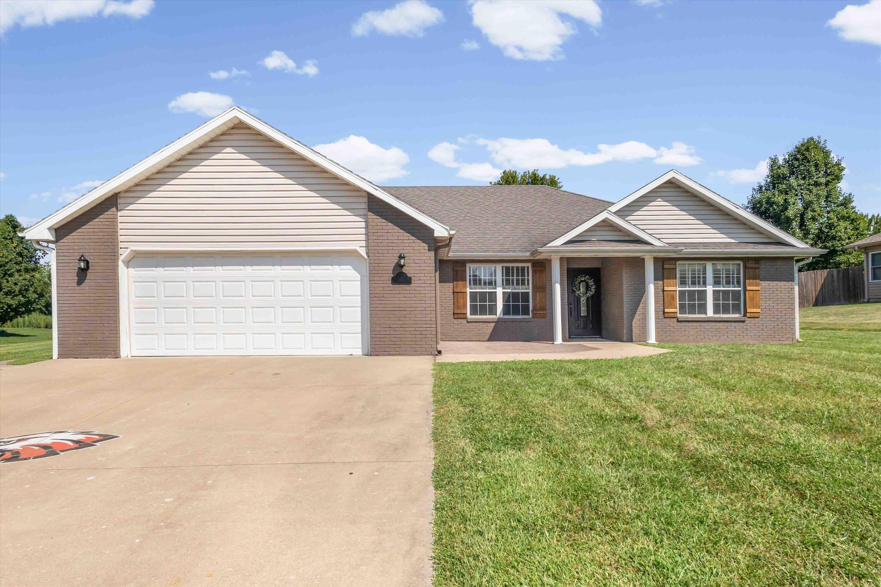 805 Justin Ln Property Photo 1
