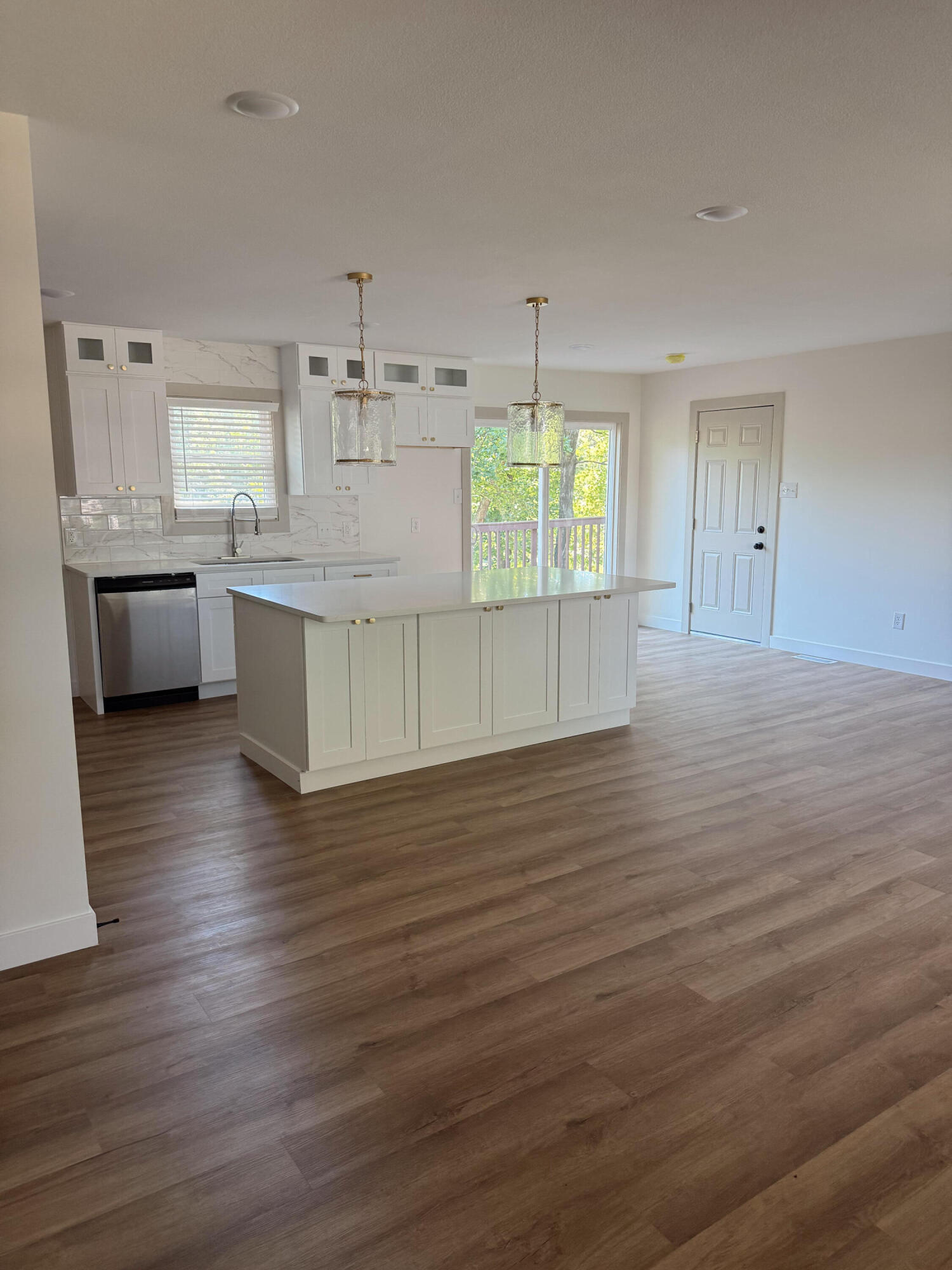 1806 Rose Dr Property Photo 3