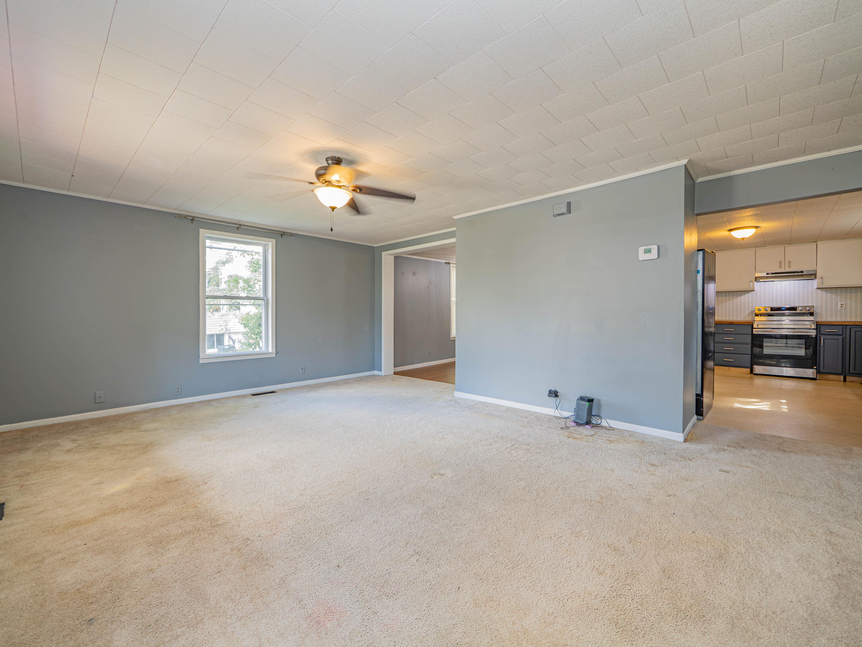 532 W Logan St Property Photo 4