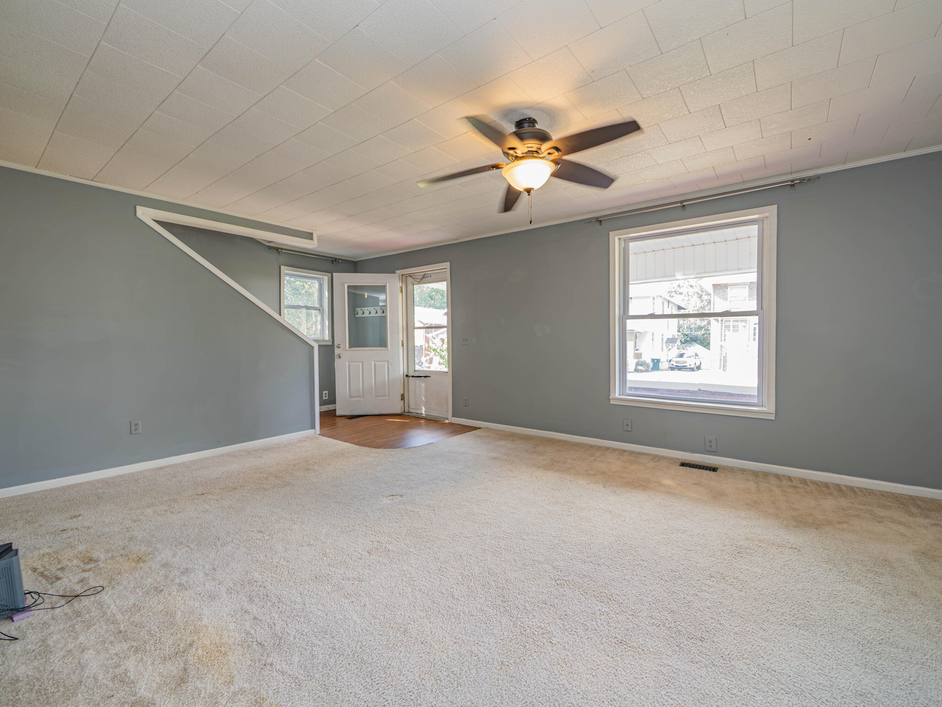 532 W Logan St Property Photo 5