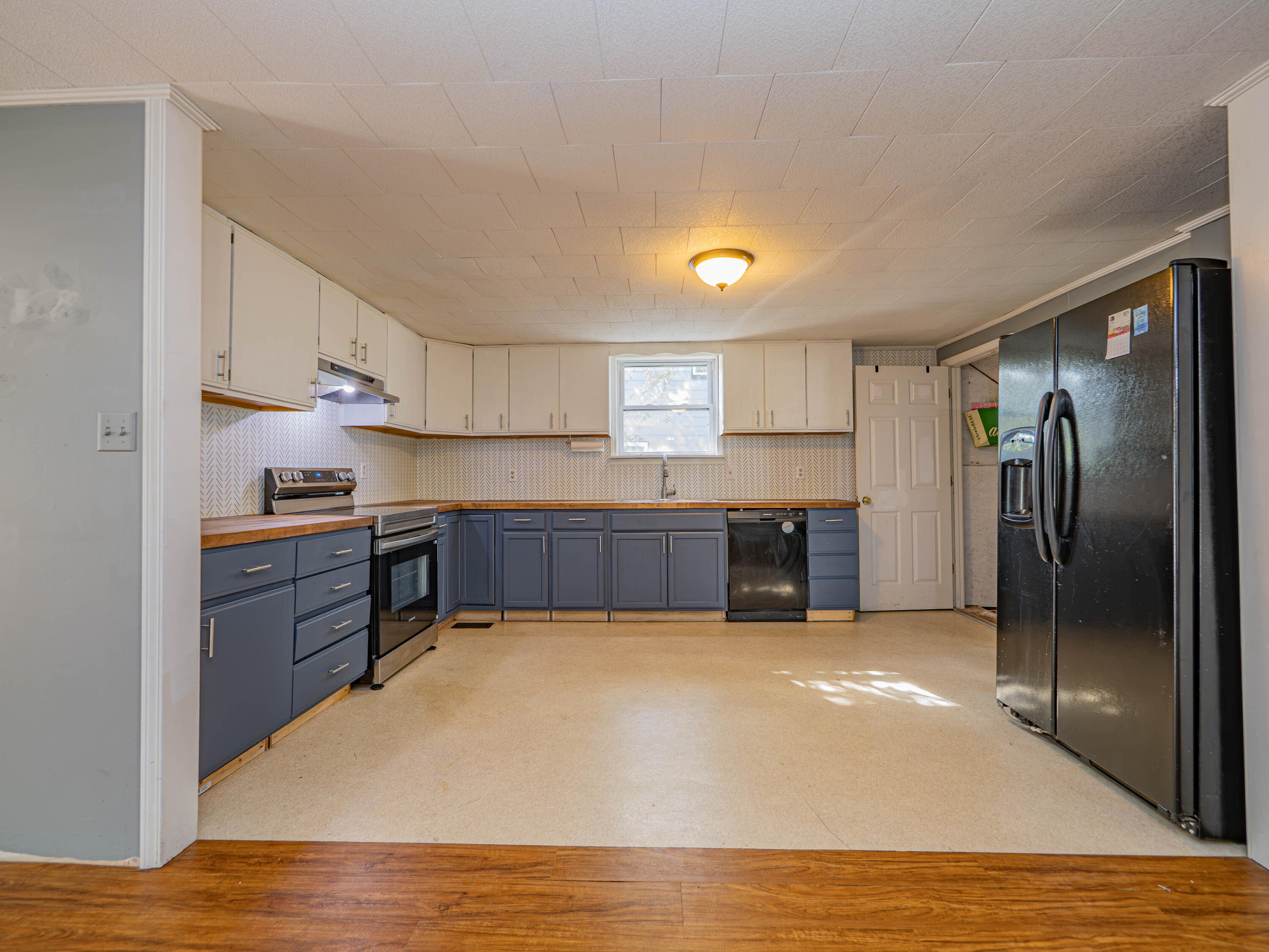 532 W Logan St Property Photo 7