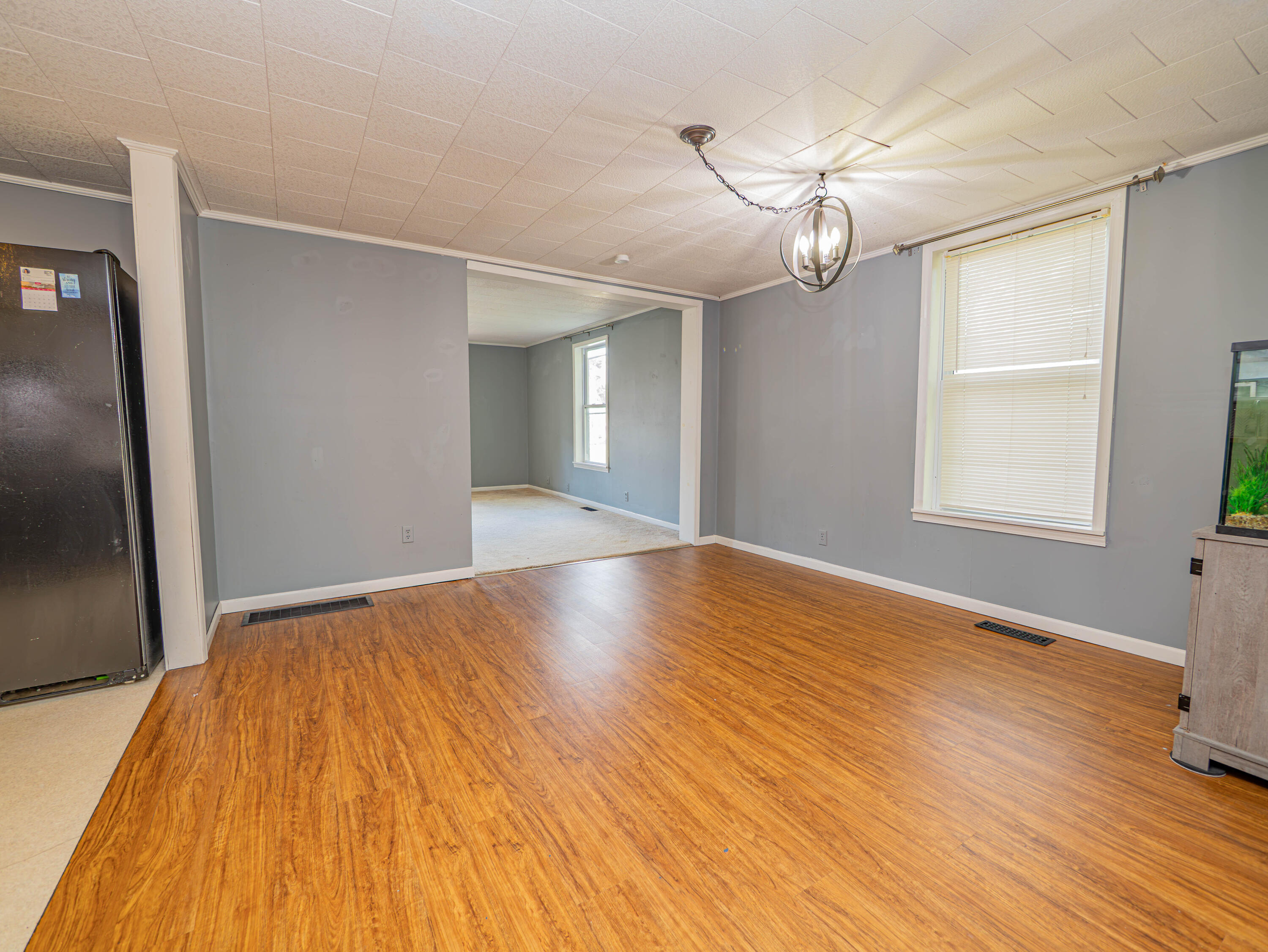 532 W Logan St Property Photo 8