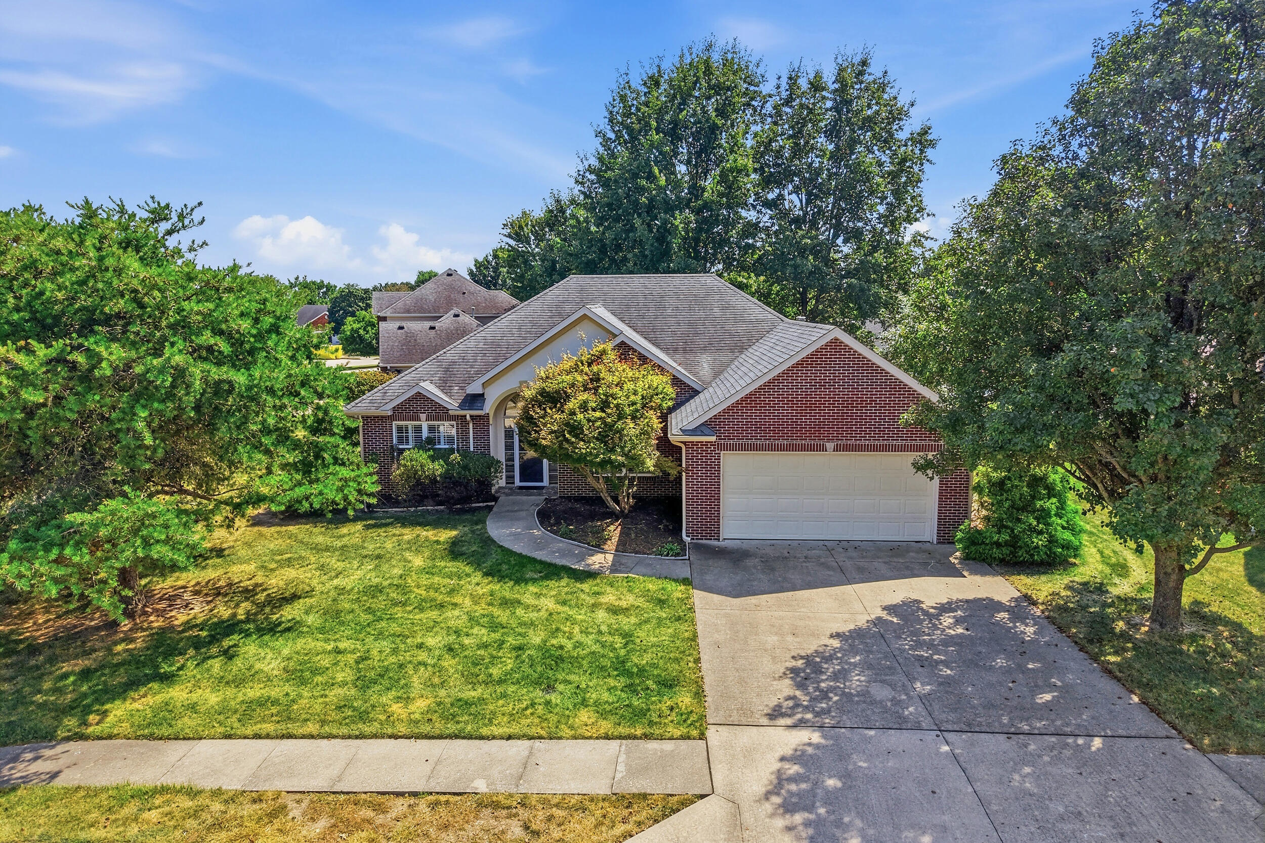 2500 Longview Dr Property Photo 1