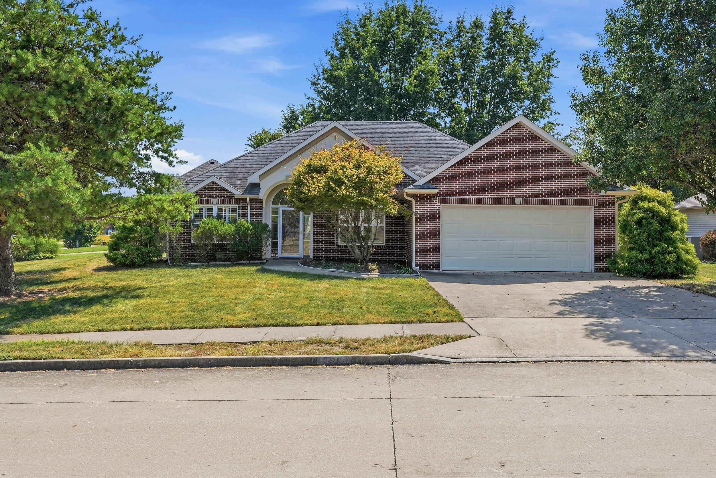 2500 Longview Dr Property Photo 2