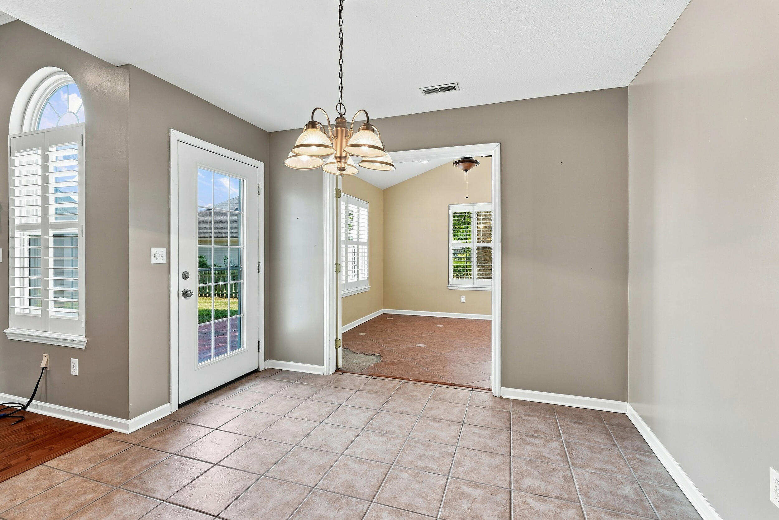 2500 Longview Dr Property Photo 22
