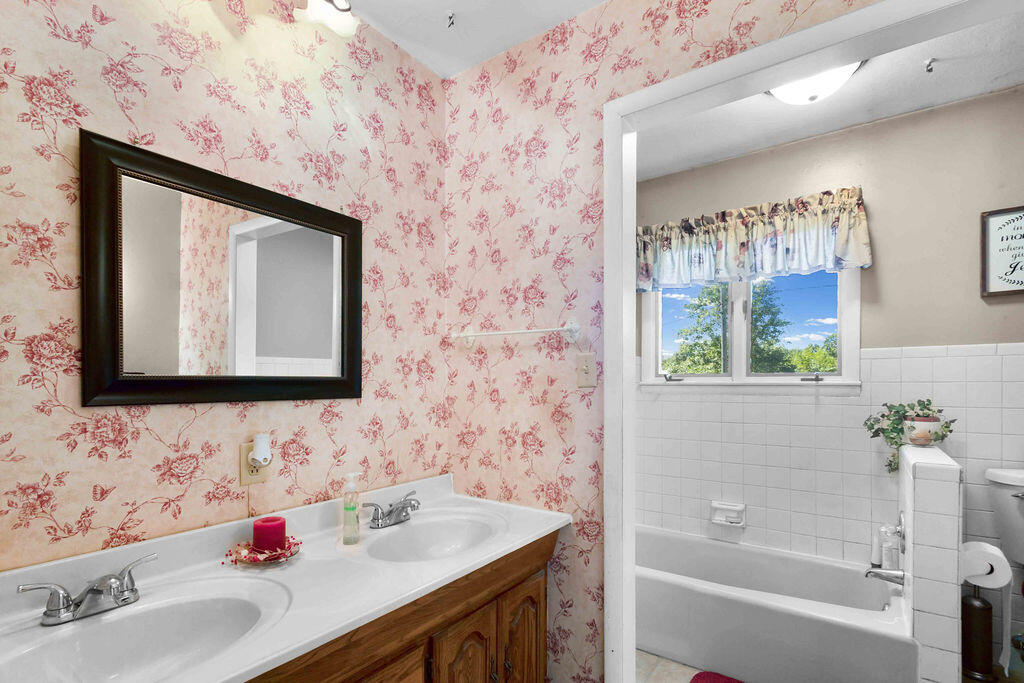1084 Private Road 1237 Property Photo 22