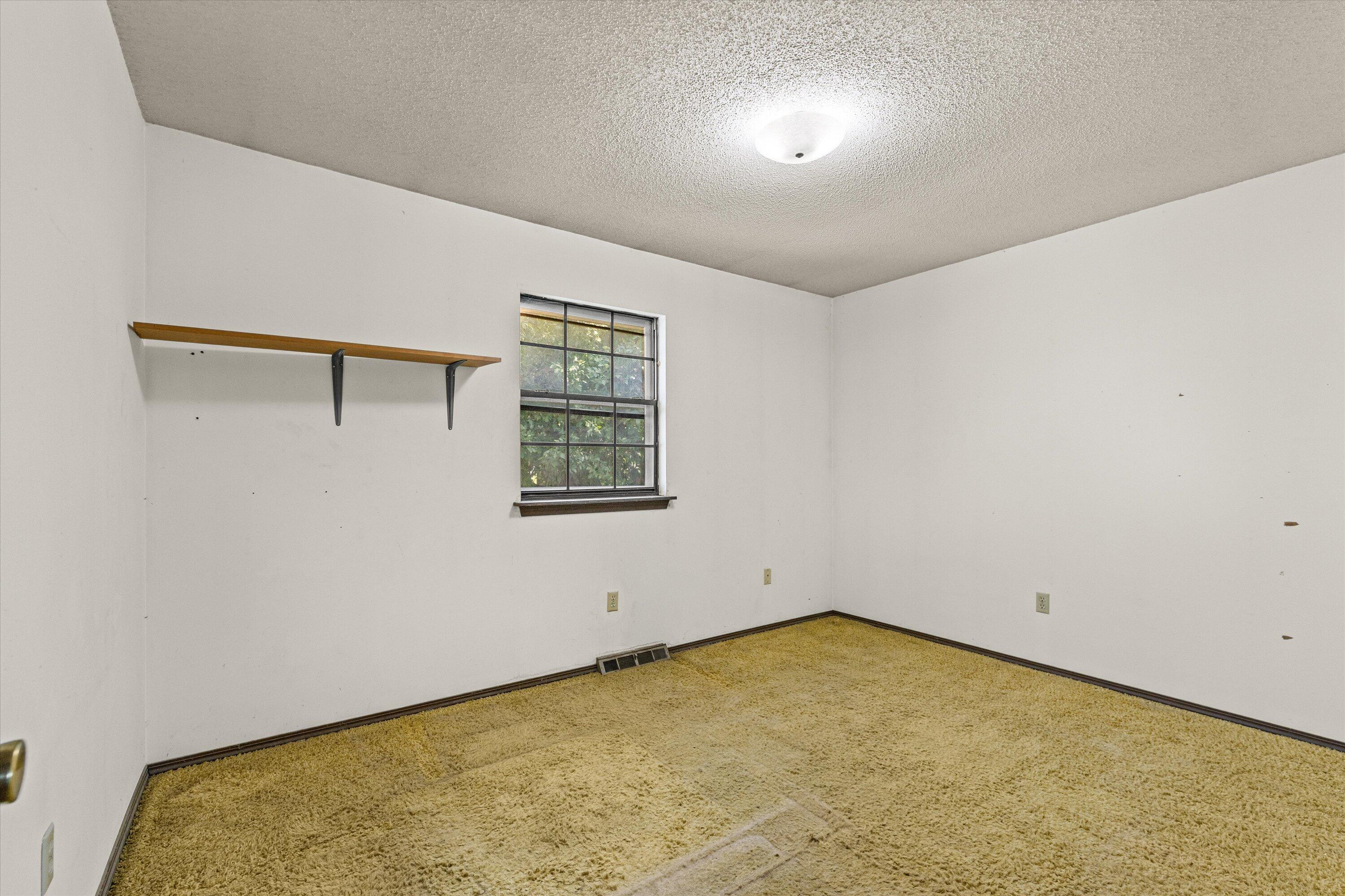 5615 E Pinehurst Ln Property Photo 7