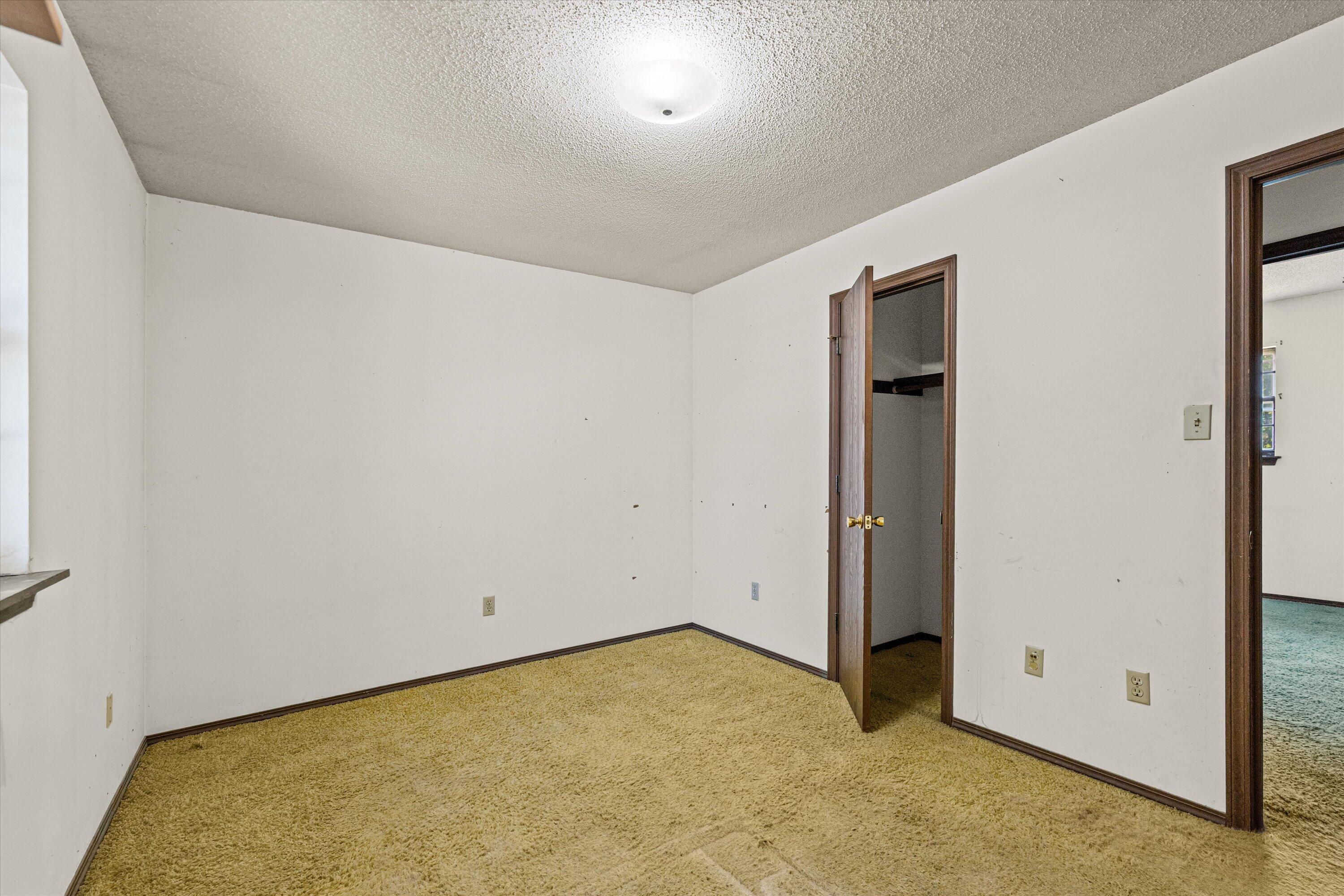 5615 E Pinehurst Ln Property Photo 8