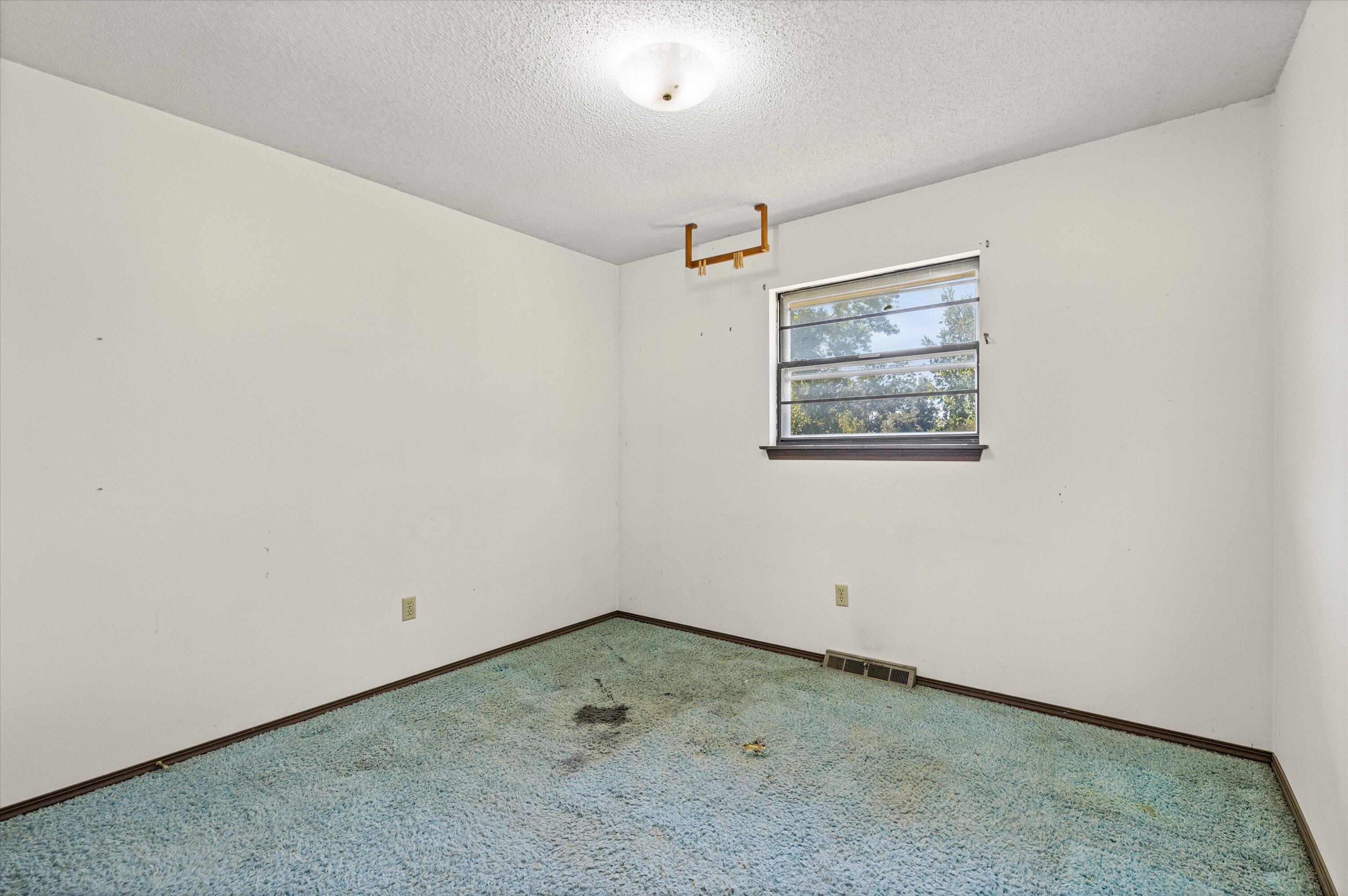 5615 E Pinehurst Ln Property Photo 9